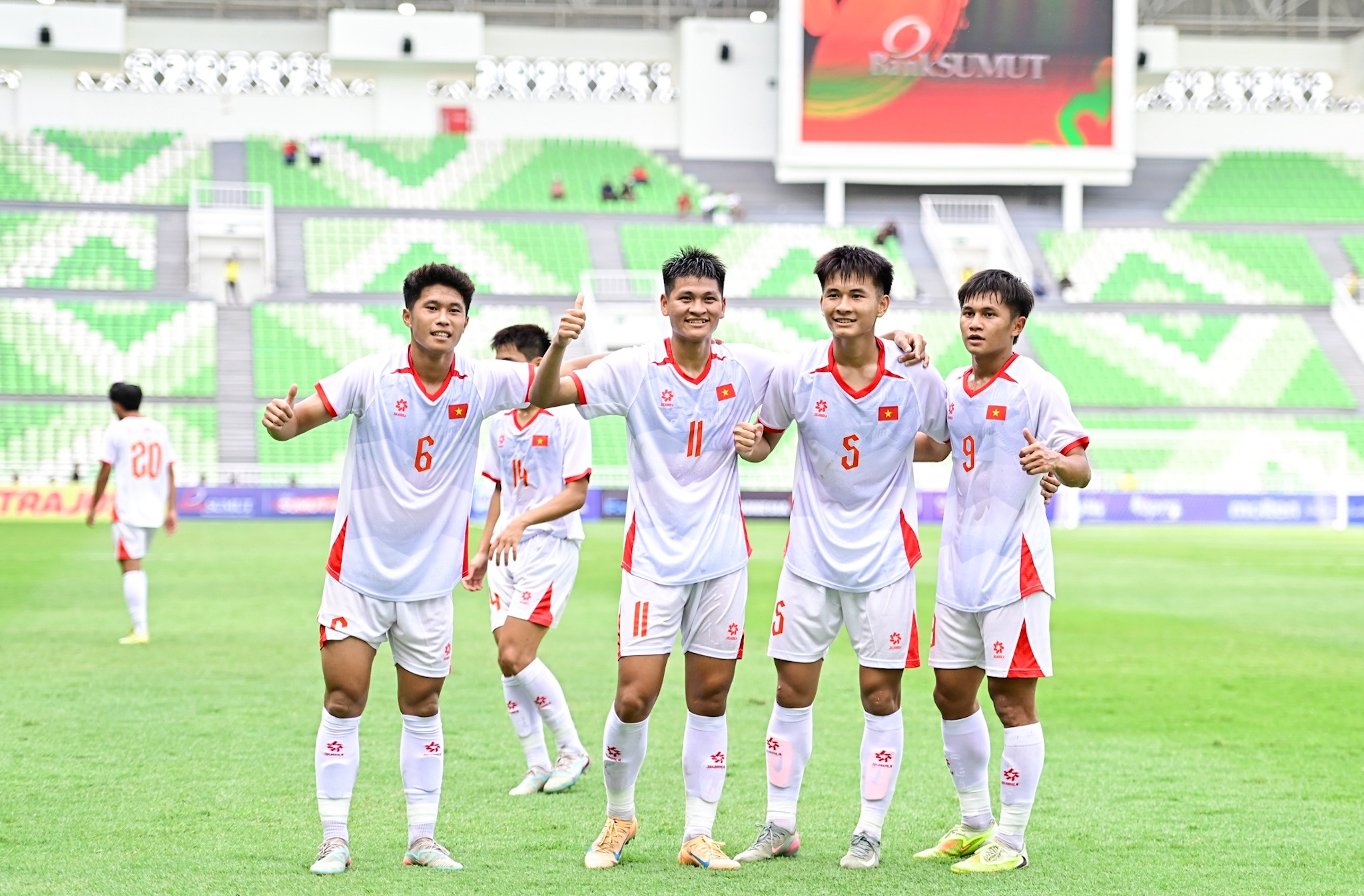 Thai Lan va Malaysia lam kho U19 Viet Nam o luot cuoi hinh anh