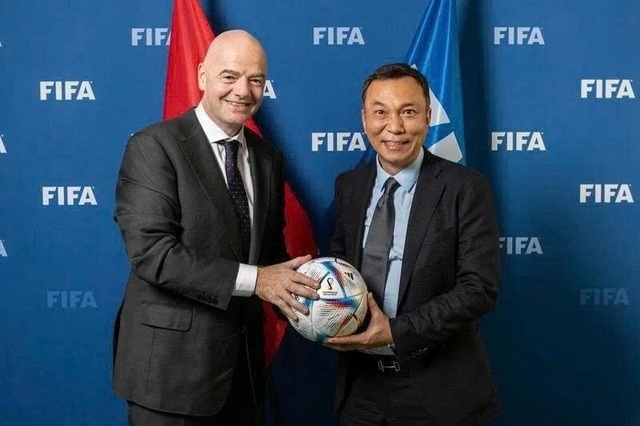 Nhiều lý do để Chủ tịch FIFA muốn Việt Nam hạ Thái Lan lượt về
