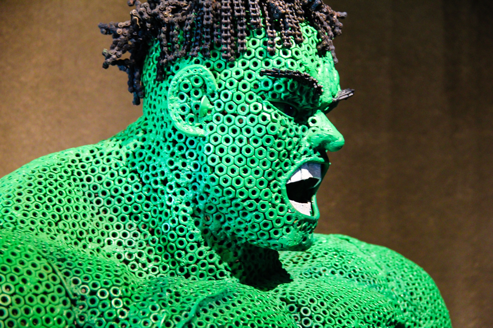 Người khổng lồ xanh Huk tạo thành từ hàng nghìn con ốc sắt.