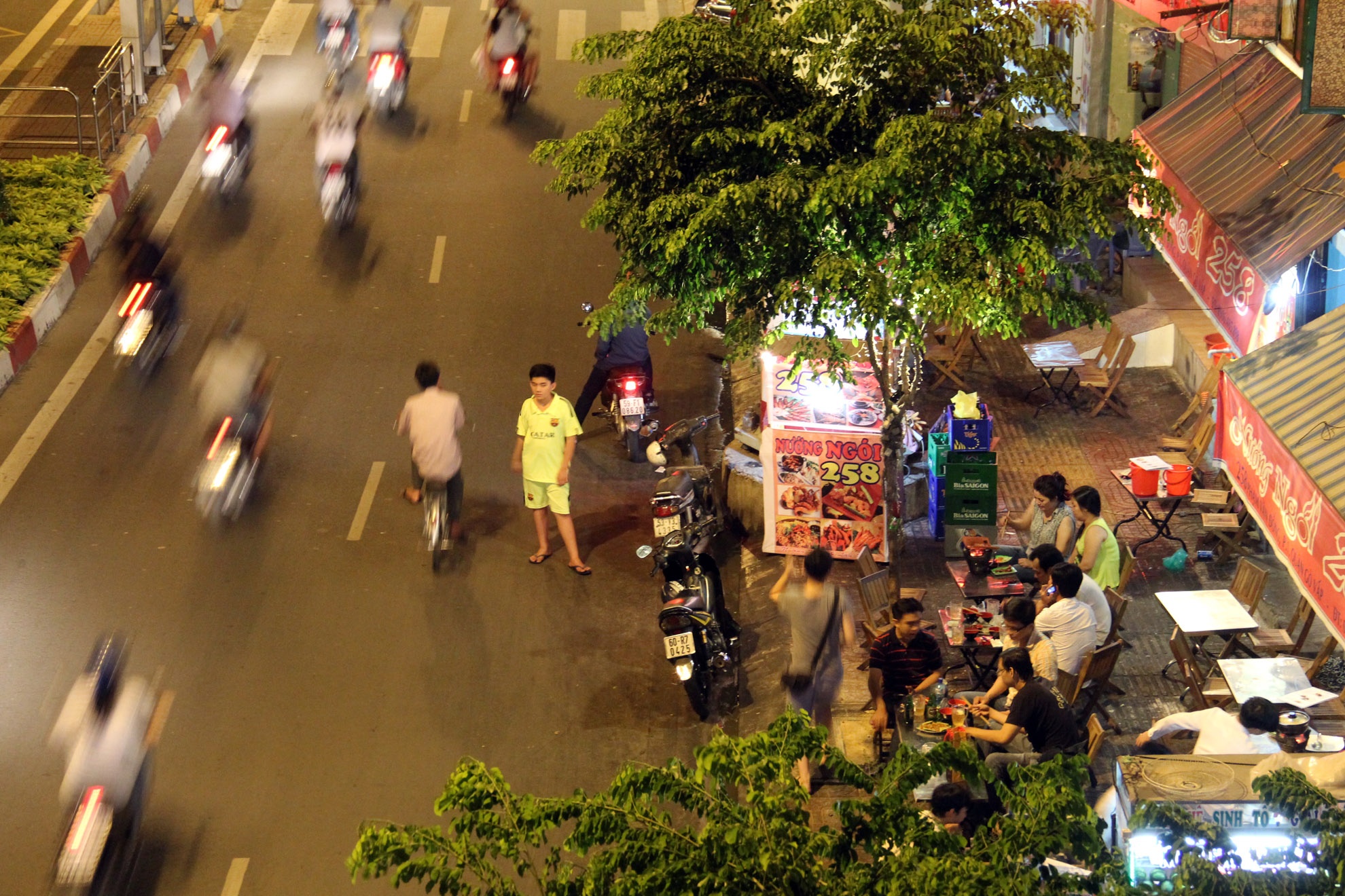 Hang rong, quan nhau tran dai lo 7.000 ty o Sai Gon hinh anh