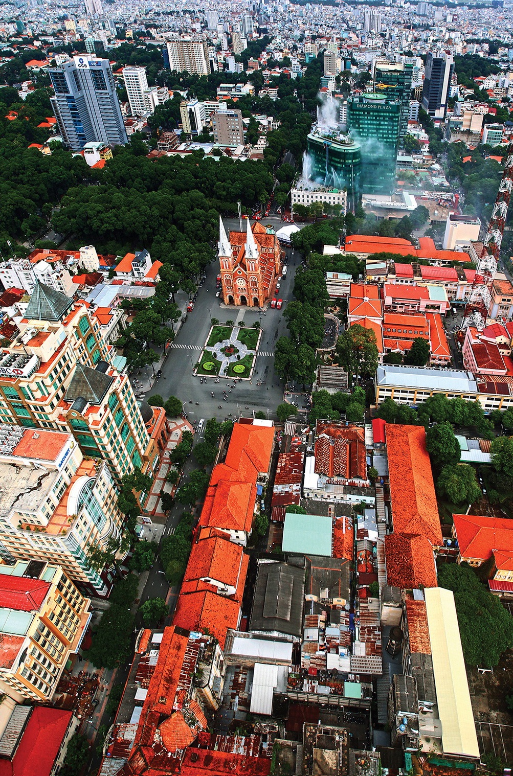 Vương Cung Thánh đường Sài Gòn. Ảnh chụp năm 2010.