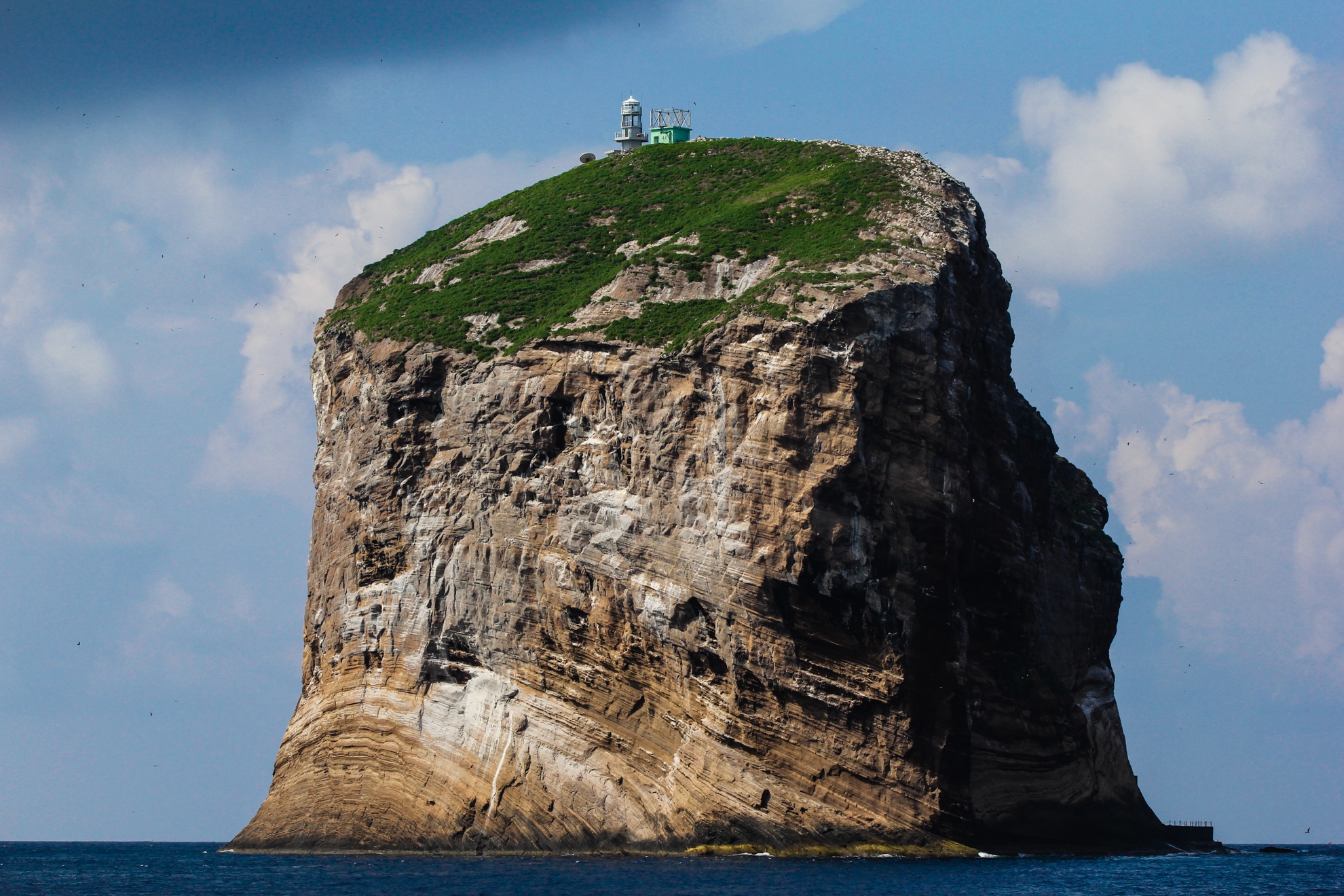 Khoi da khong lo co ham xuyen nui tren Bien Dong hinh anh
