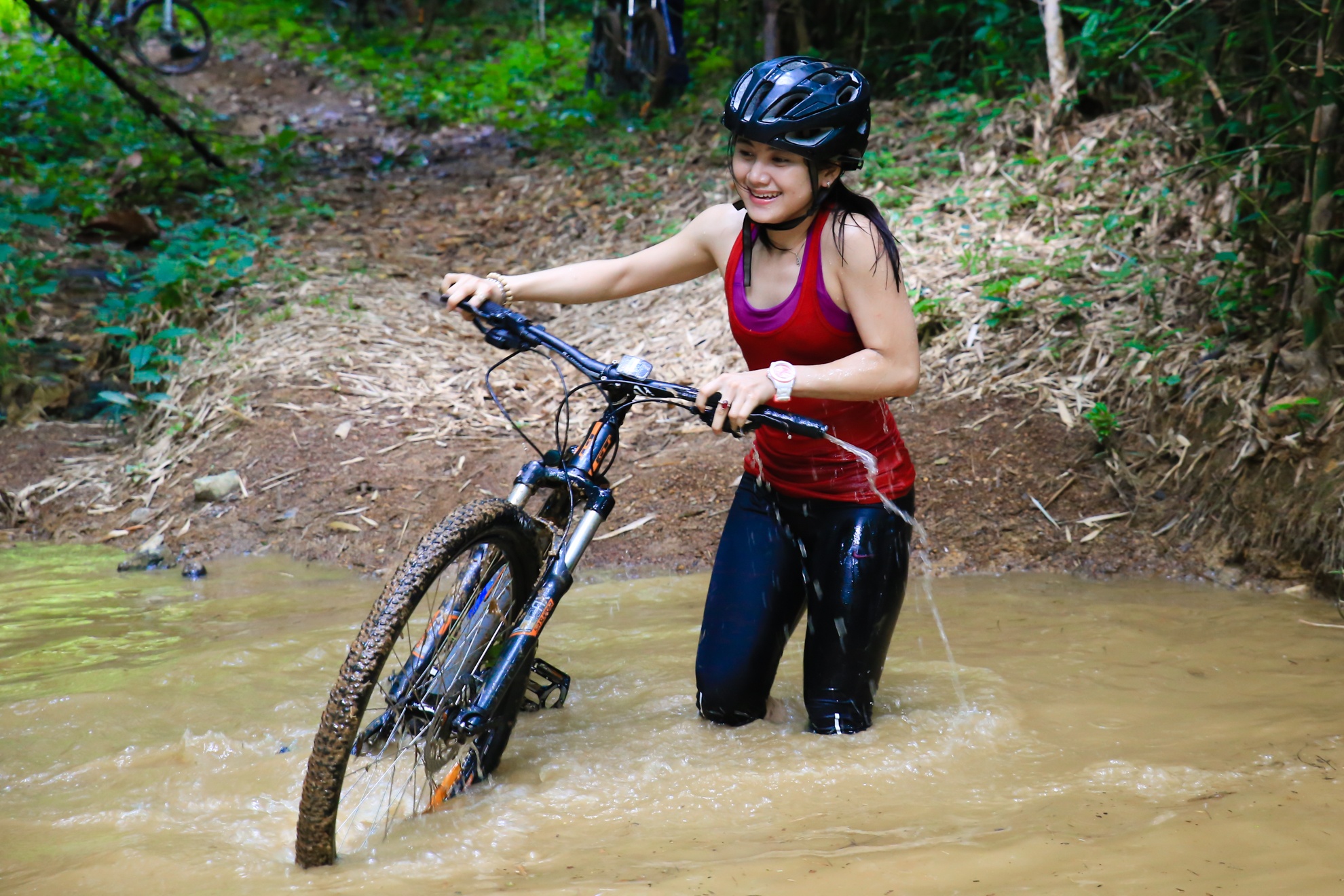 Tour du lich dap xe xuyen rung o TP HCM hinh anh