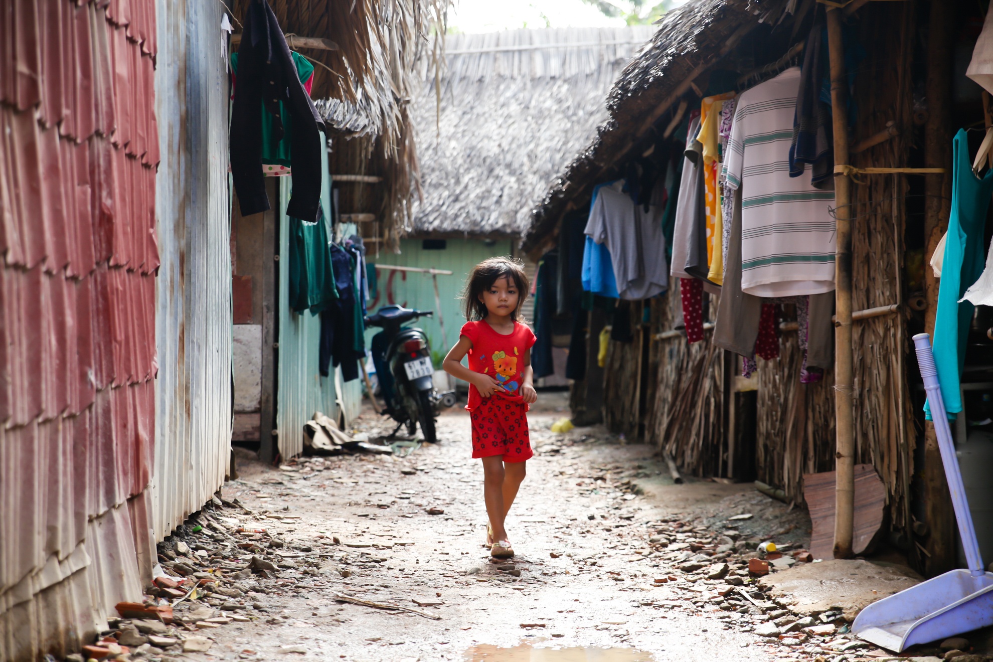 Xom ngheo nhu ban lang mien nui ben cau Sai Gon hinh anh