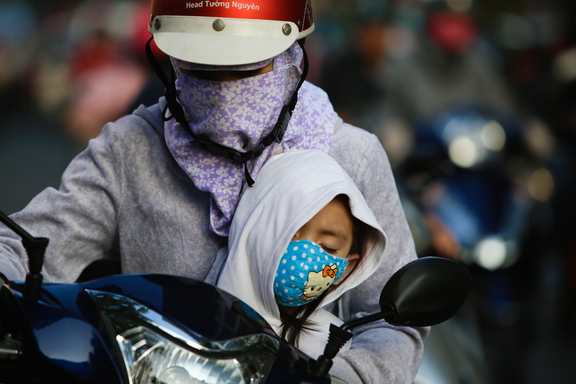 Sai Gon tro lanh, tre em co ro den lop hinh anh