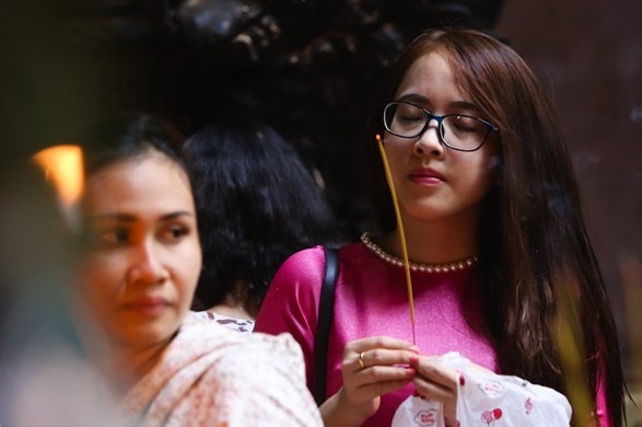 Hang nghin nguoi cau tai, cau con ngay via than tai hinh anh