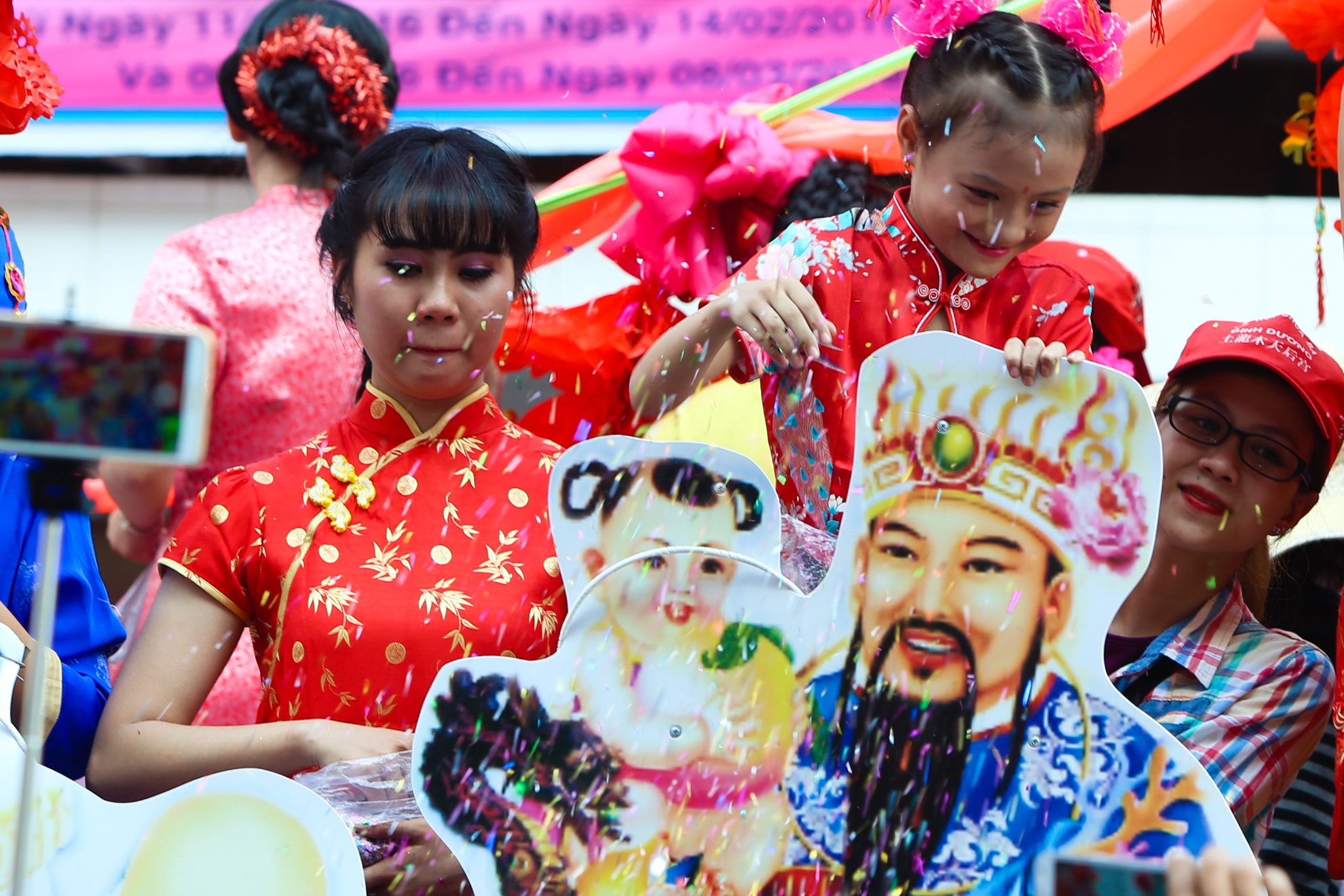 Le ruoc kieu ba ram ro duong pho o Binh Duong hinh anh