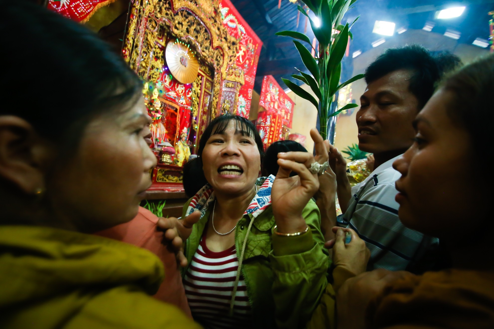 Canh chen chuc, ngot ngat o chua Ba Thien Hau hinh anh