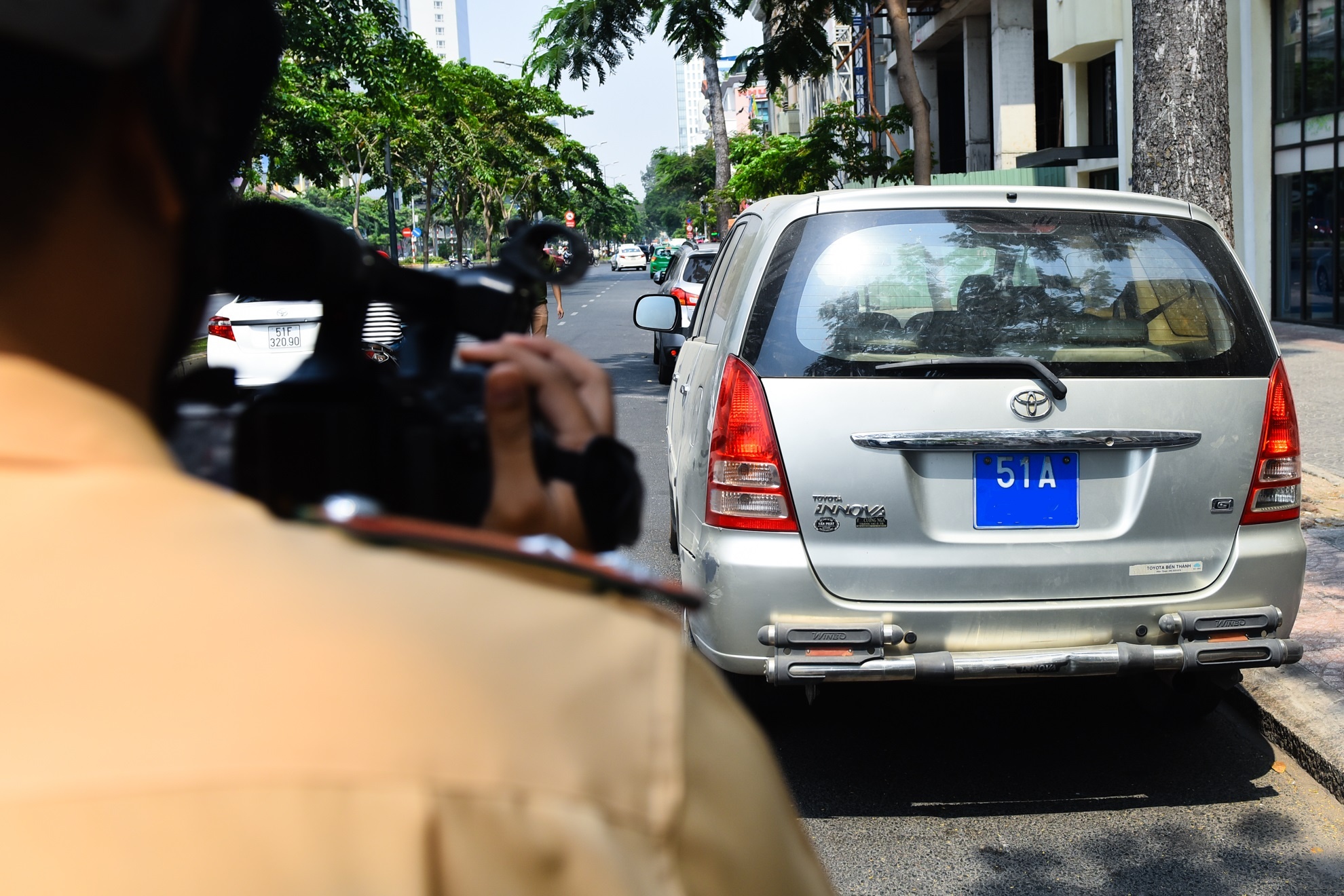 CSGT Sai Gon xu phat vi pham qua camera anh 2