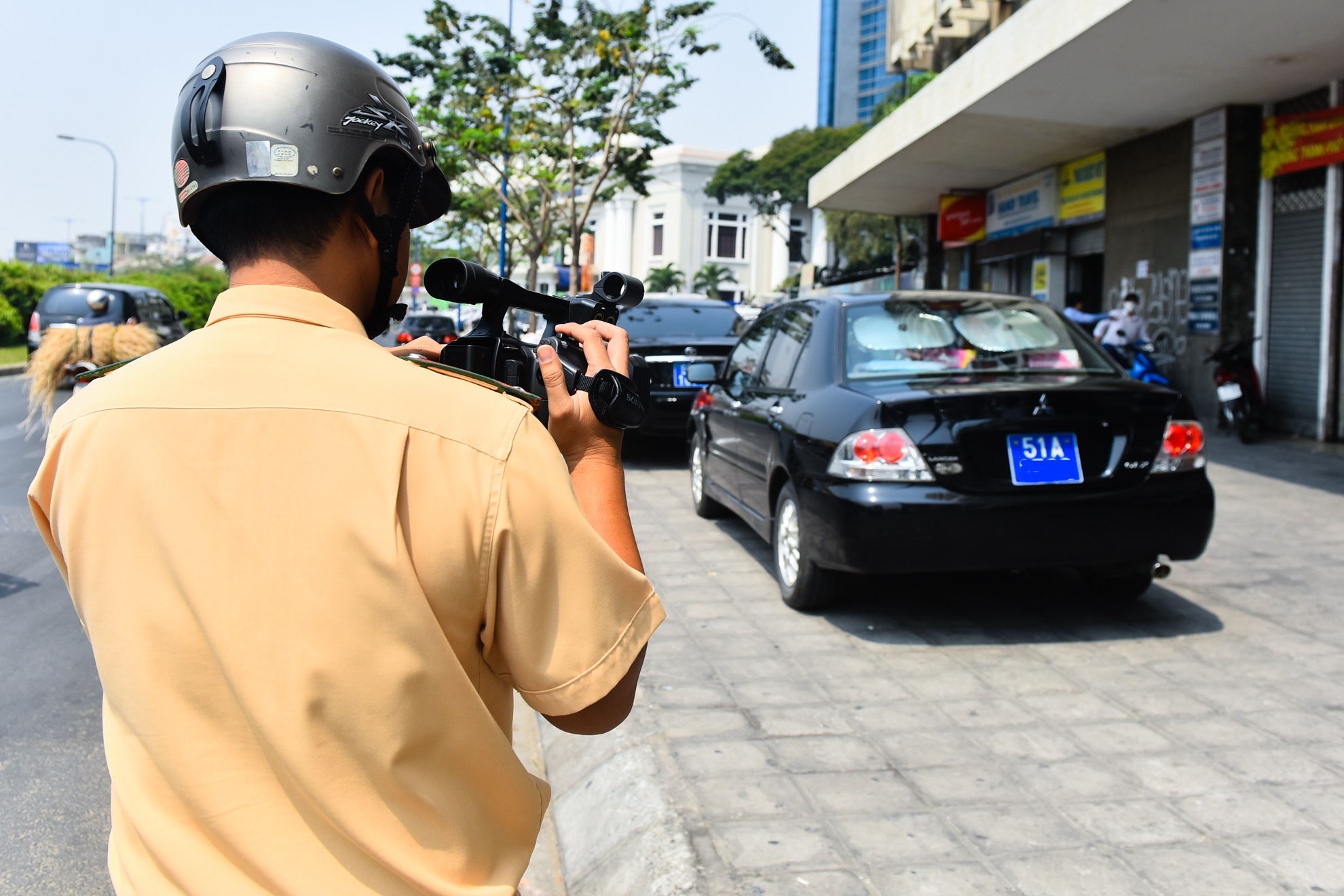 CSGT Sai Gon xu phat vi pham qua camera anh 1