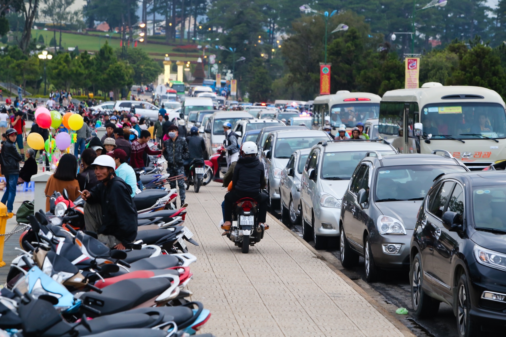 Da Lat dong nghet 30/4 anh 4