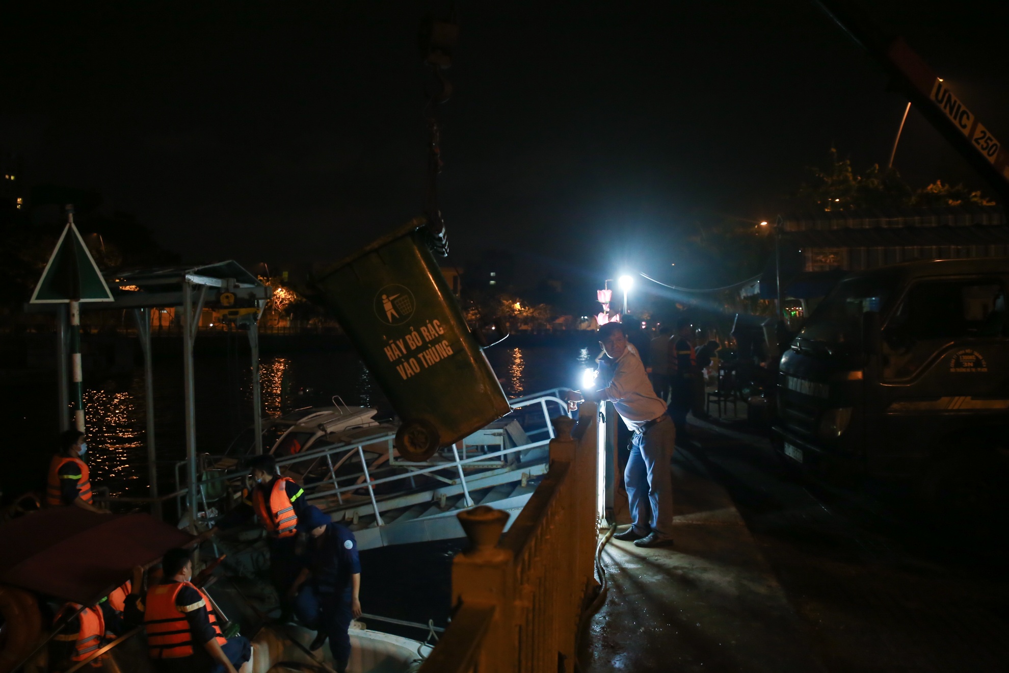 don ca chet tren kenh nhieu loc anh 2