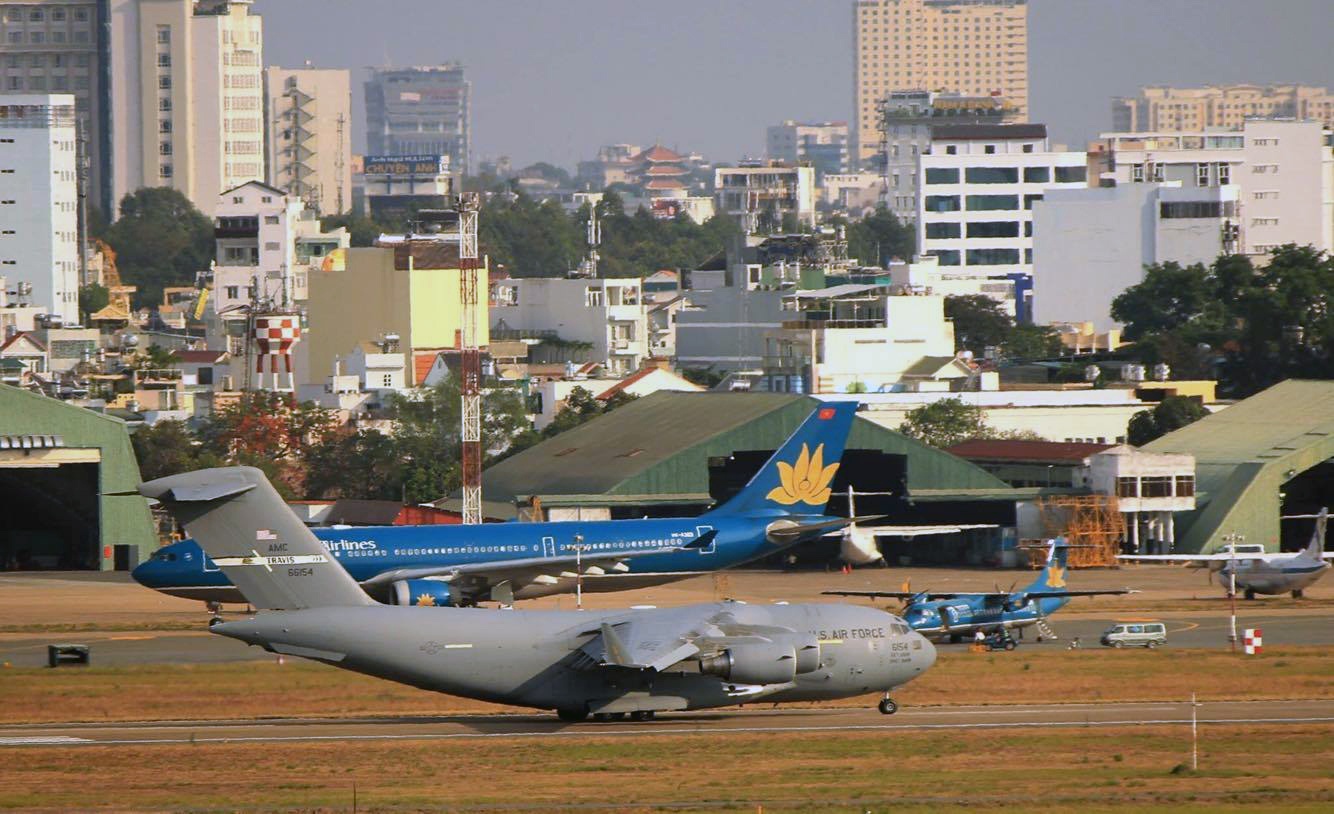 May bay Obama den Viet Nam anh 3