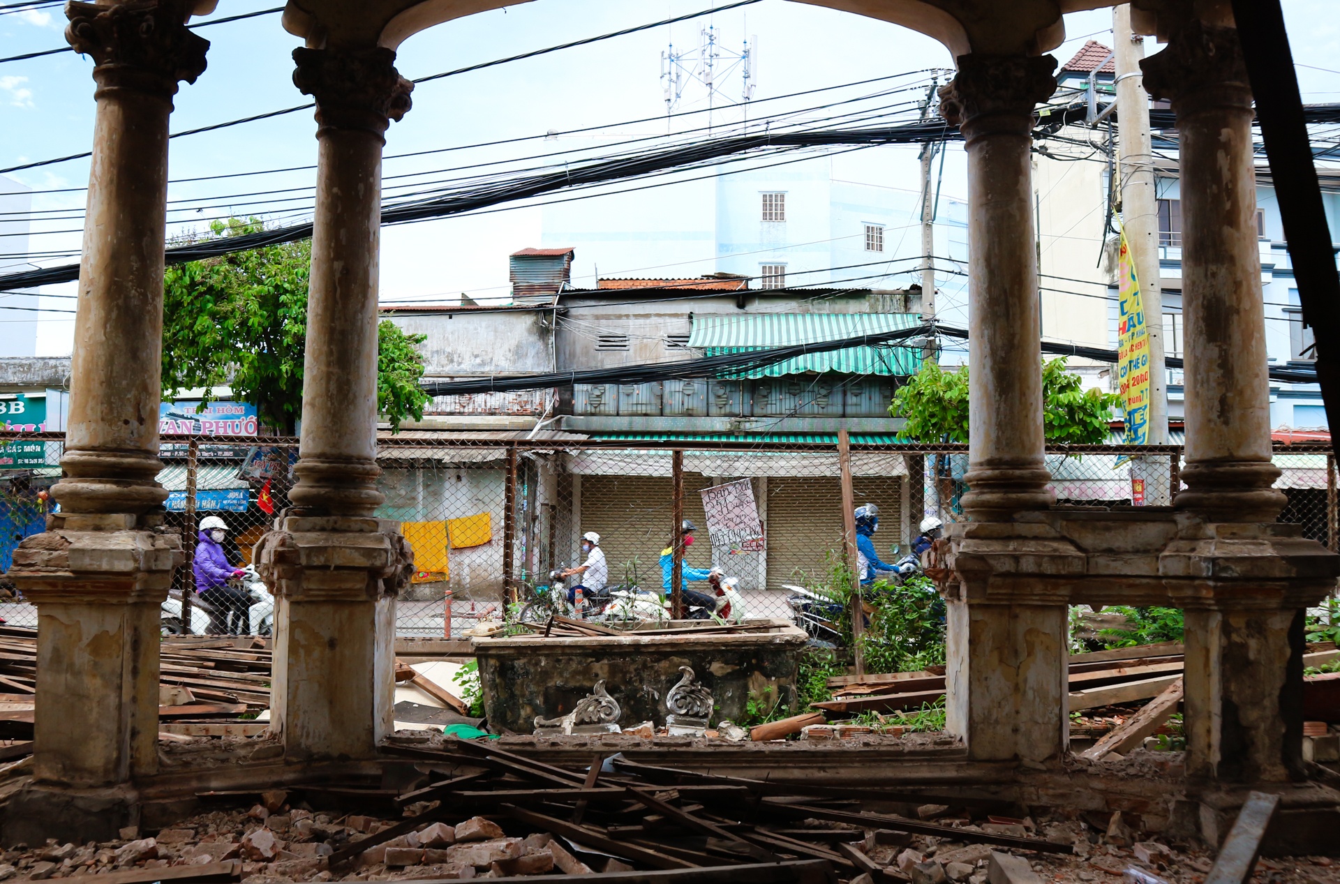 pha nha co thoi Phap anh 12