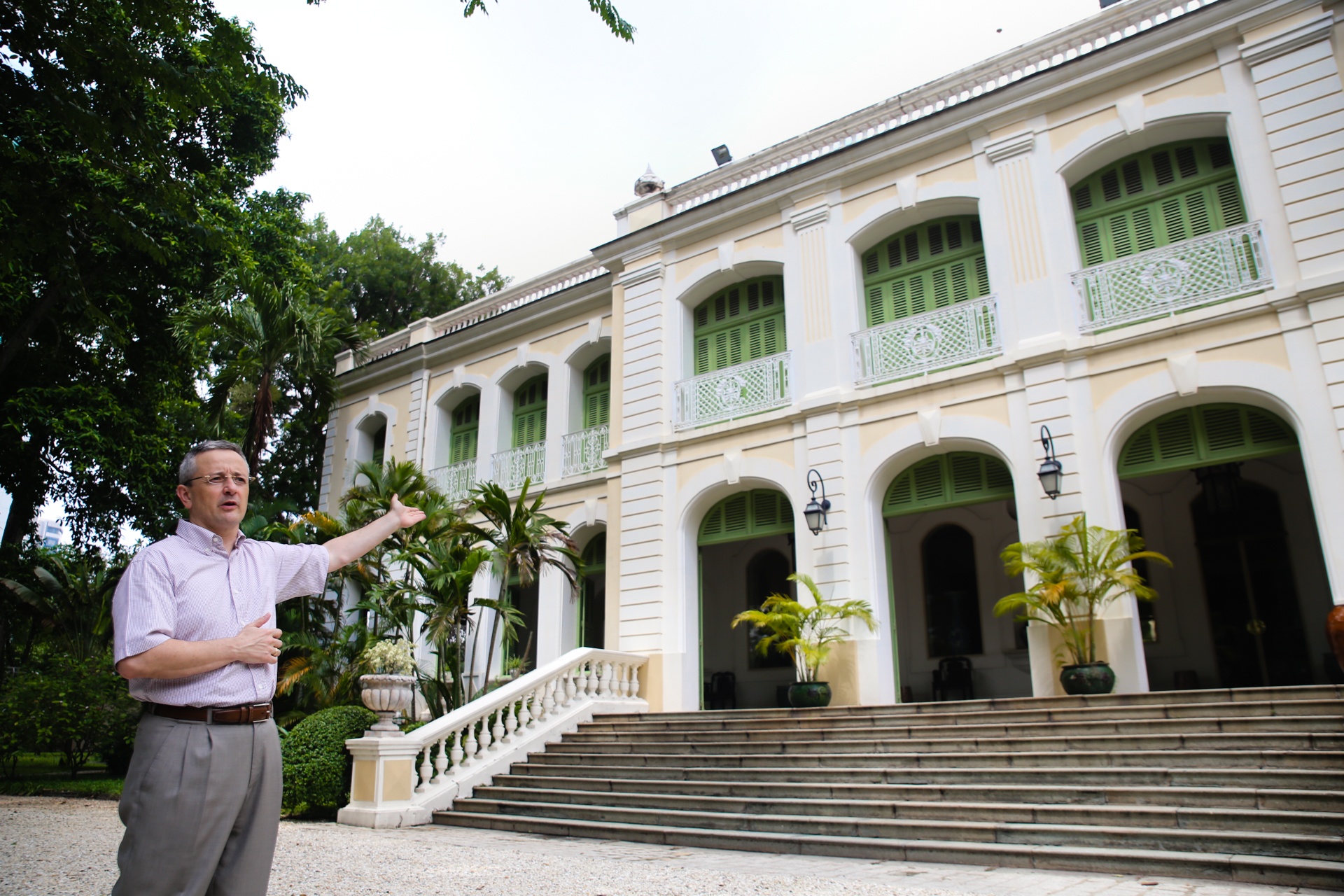 Kham pha toa nha Tong lanh su quan Phap o TP.HCM hinh anh