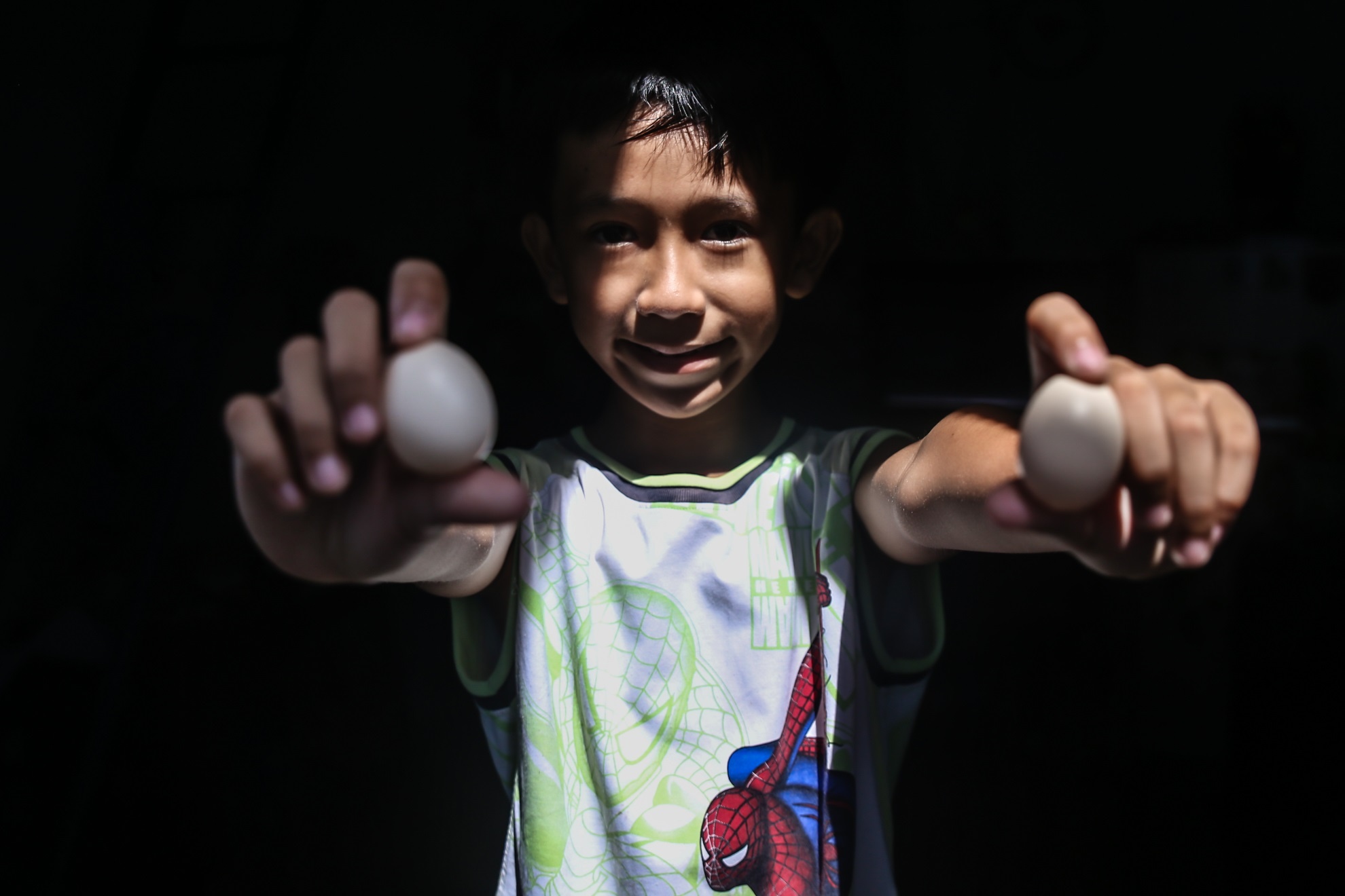 Cha con cau be 11 tuoi hat rong o quan nhau Sai Gon hinh anh