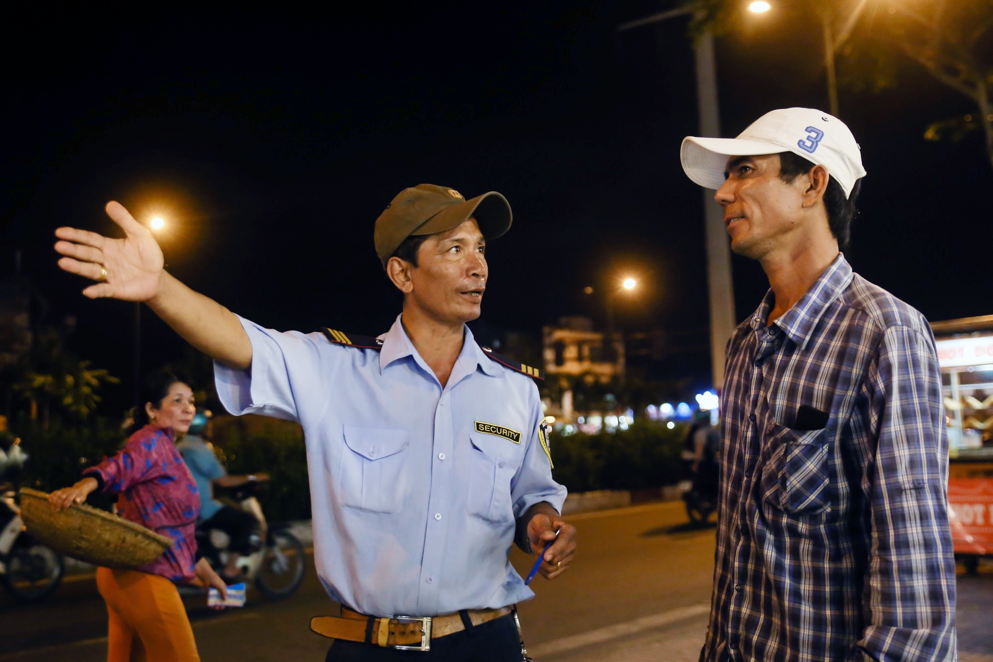 Cau be 11 tuoi hat rong nuoi gia dinh anh 11