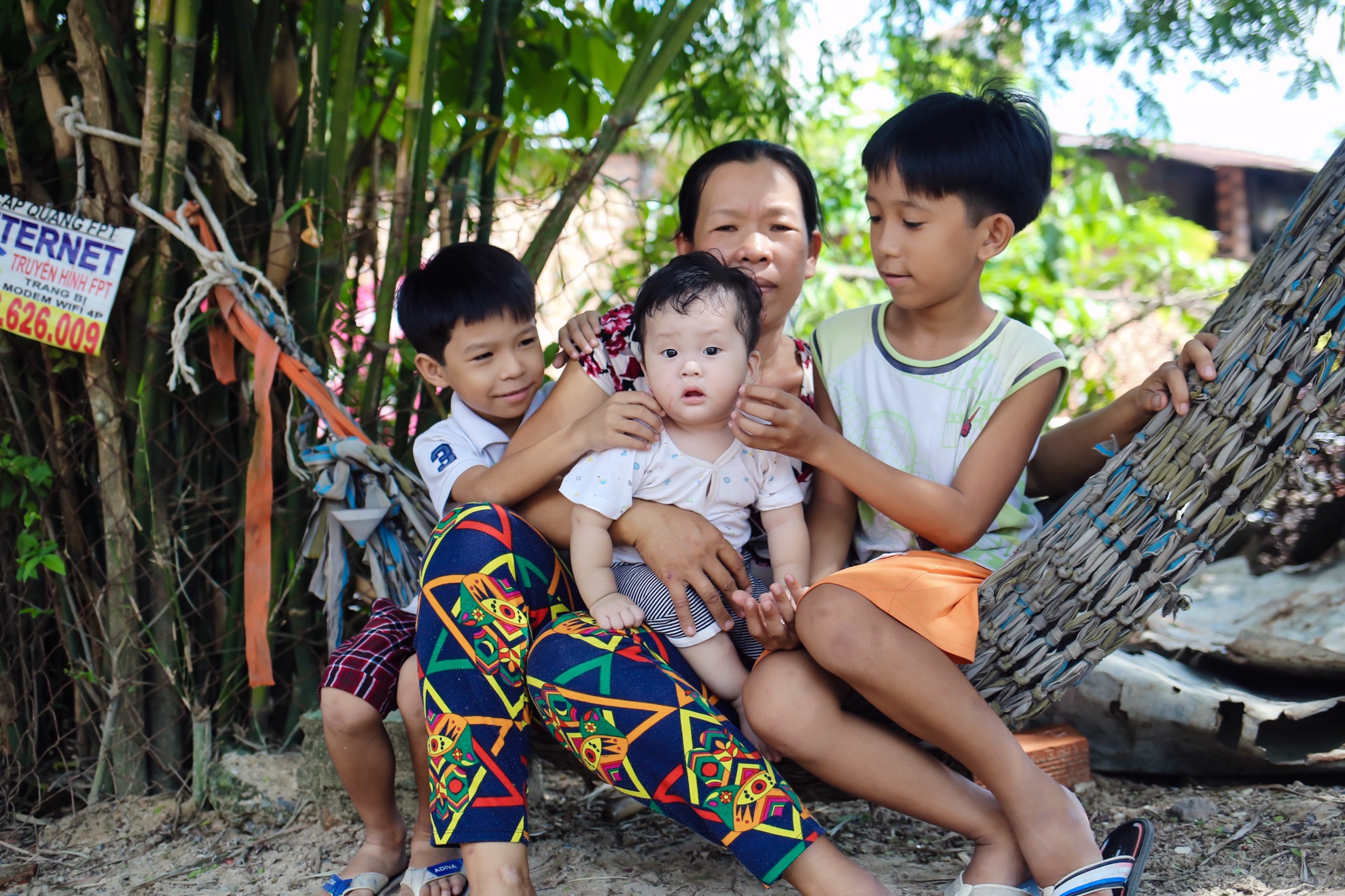 Cau be 11 tuoi hat rong nuoi gia dinh anh 15