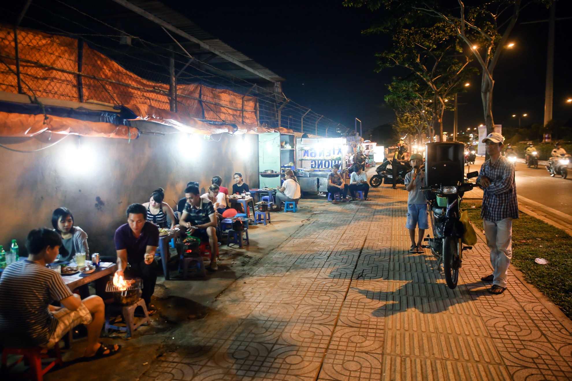 Cau be 11 tuoi hat rong nuoi gia dinh anh 2