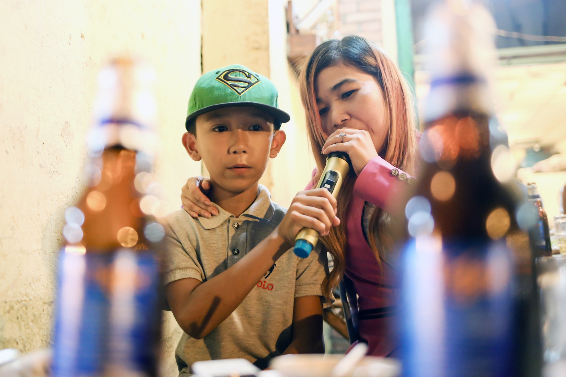 Cau be 11 tuoi hat rong nuoi gia dinh anh 7