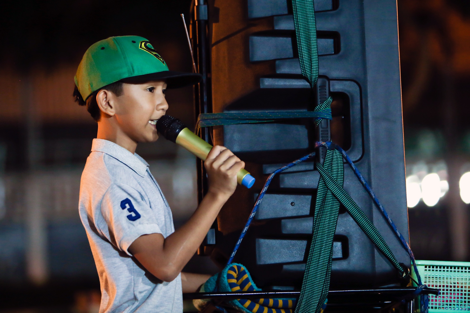 Cau be 11 tuoi hat rong nuoi gia dinh anh 5