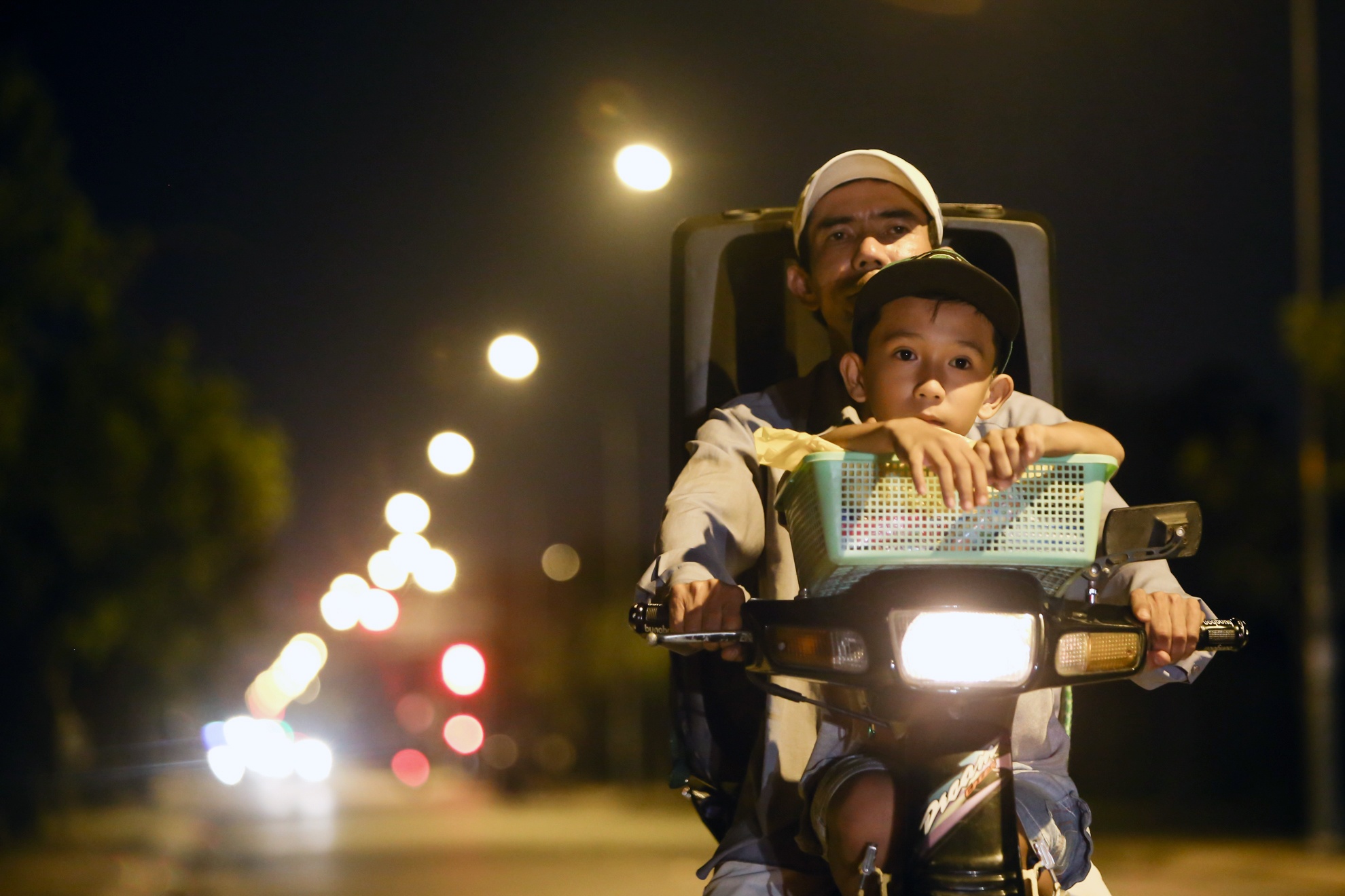 Cau be 11 tuoi hat rong nuoi gia dinh anh 1