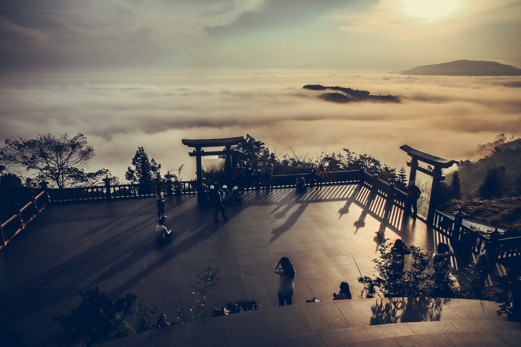 Linh quy phap an ngoi chua tren may anh 2