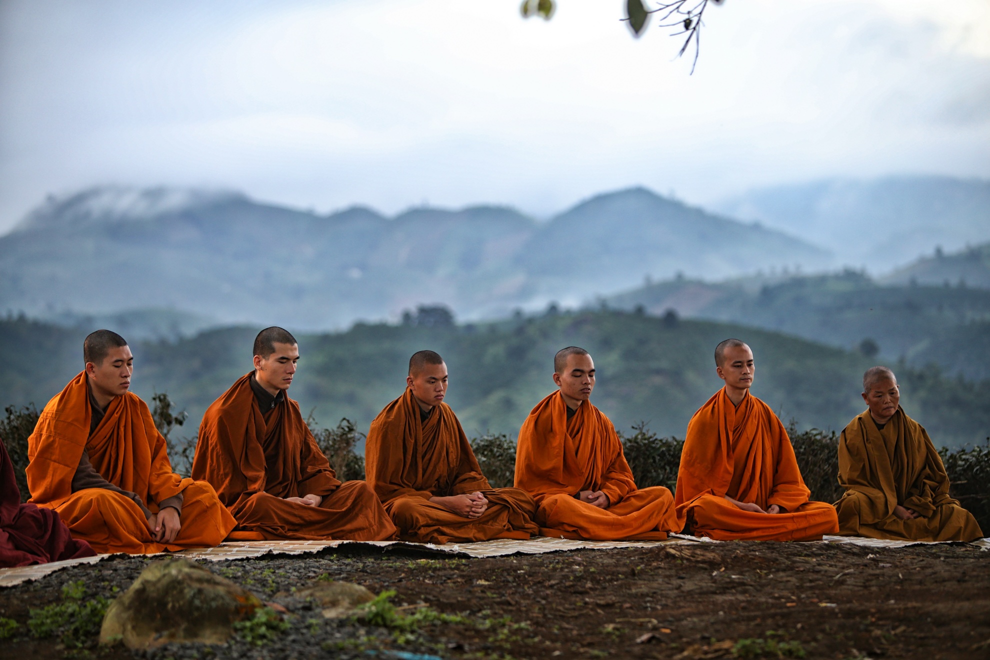 Linh quy phap an ngoi chua tren may anh 14