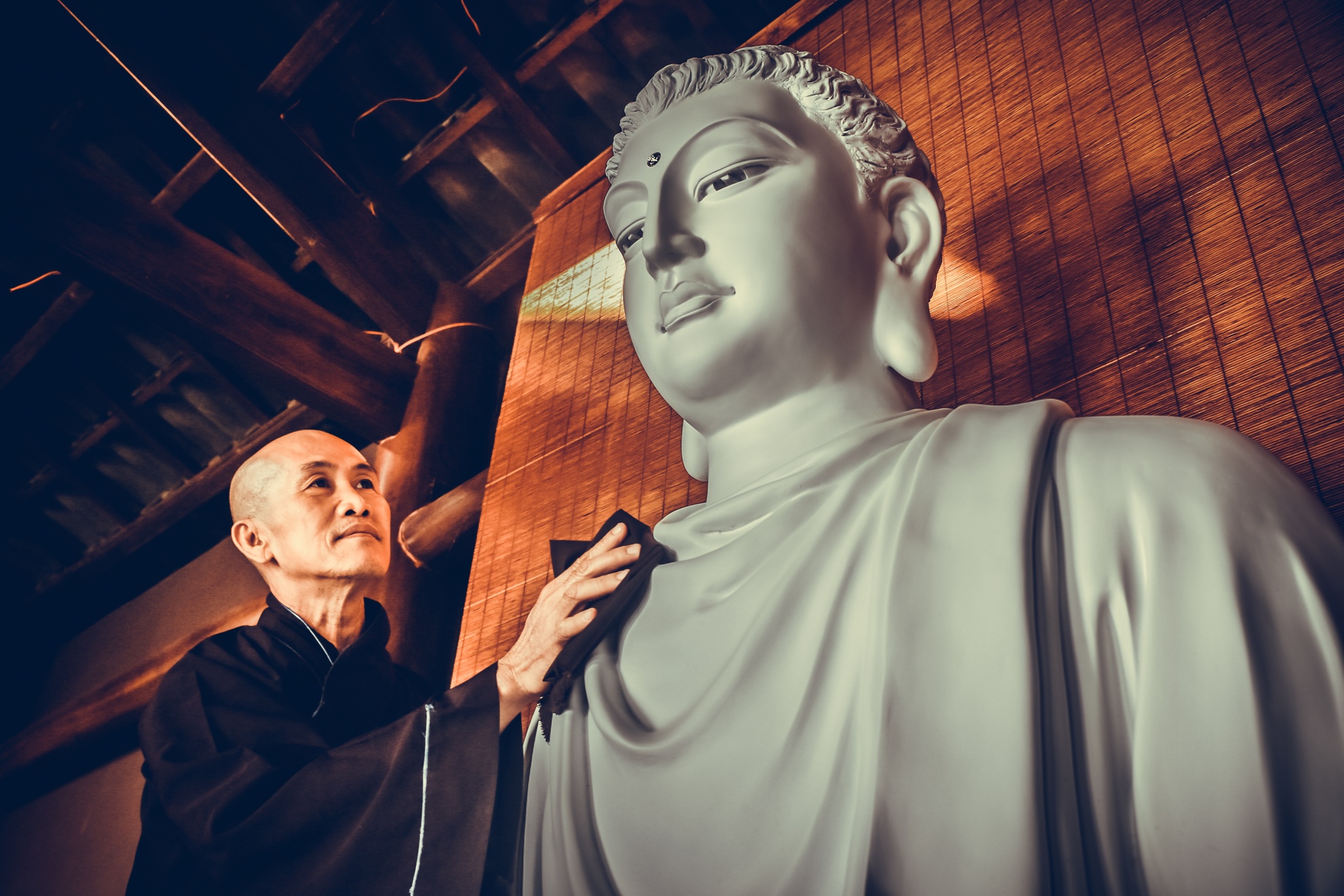 Linh quy phap an ngoi chua tren may anh 7