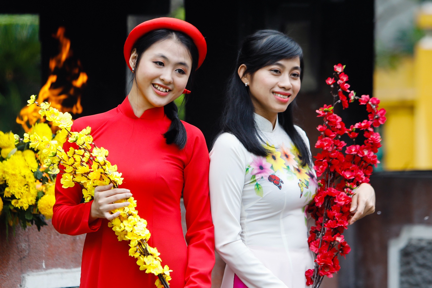 Gioi tre Sai thanh do ve lang Ong chup anh don xuan hinh anh