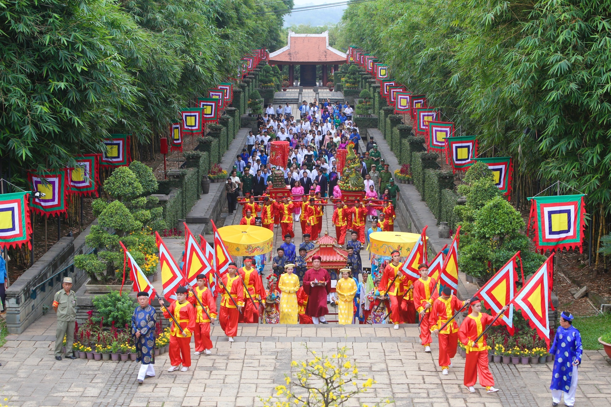 Lanh dao Thanh pho dang huong tuong niem cac Vua Hung hinh anh