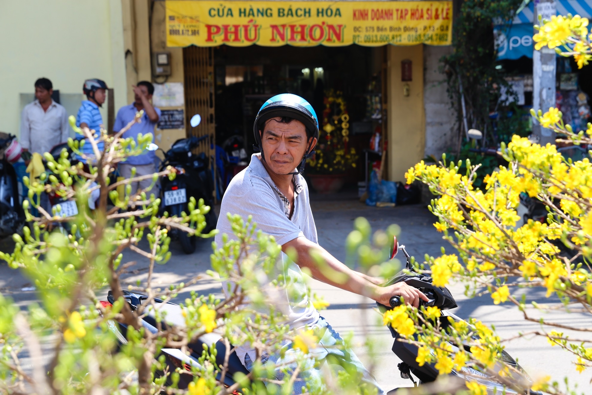 Nguoi dan khoc rong vi hoa no som anh 10