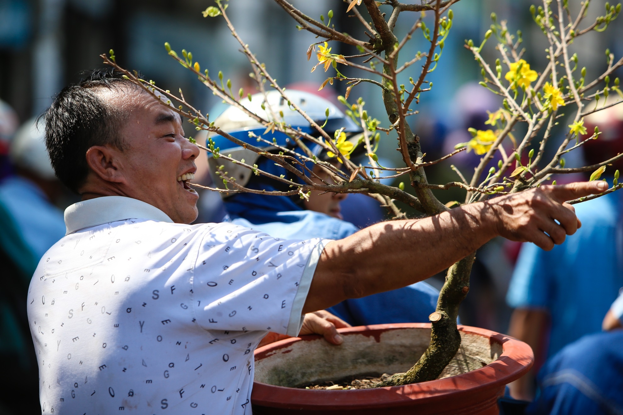 Nguoi dan khoc rong vi hoa no som anh 11