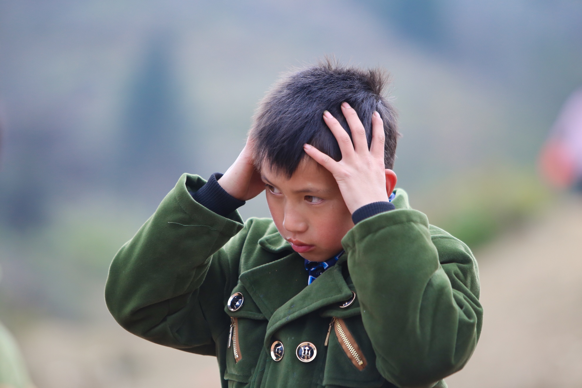 Tre em vung cao ruc ro trong hoi xuan anh 9