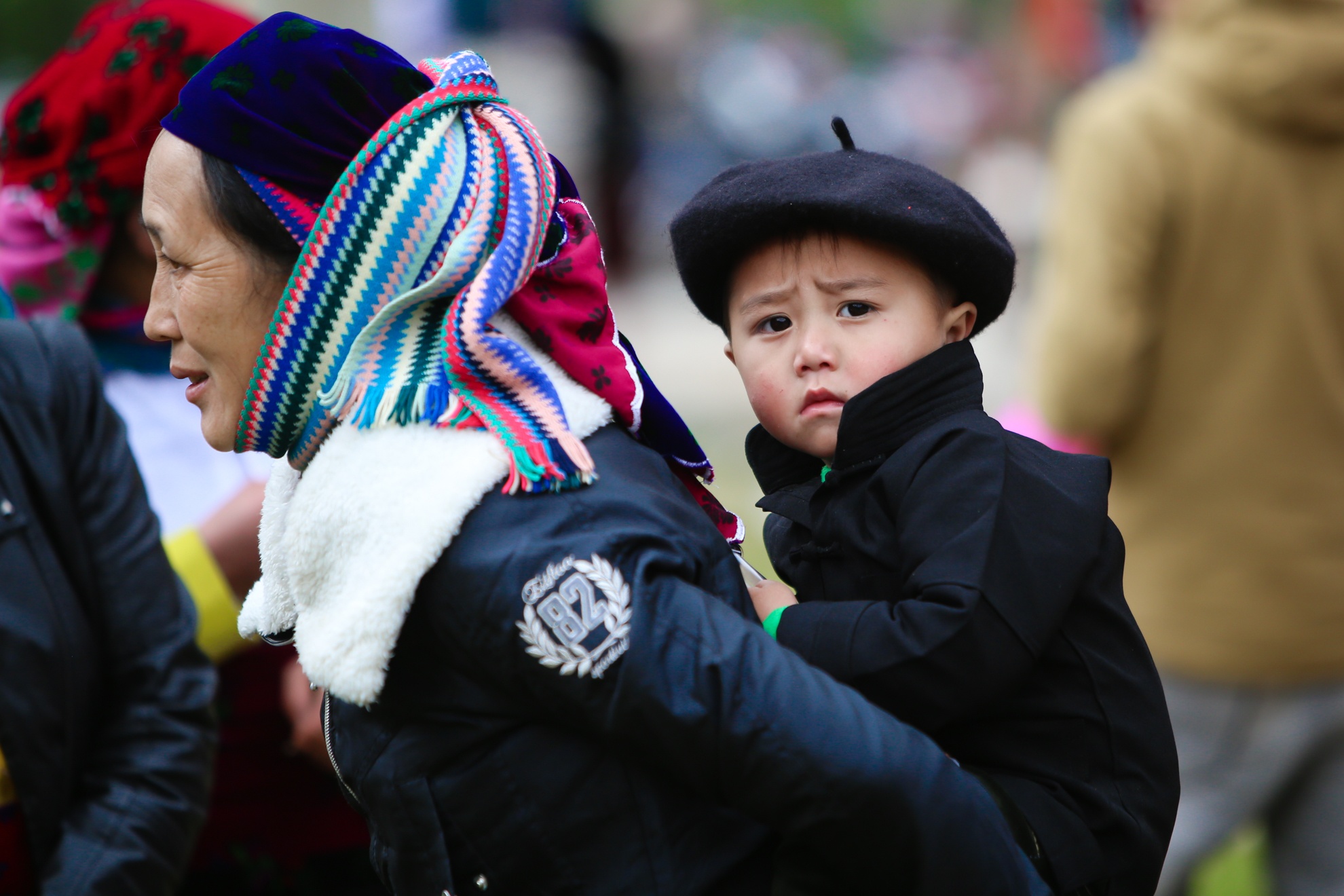 Tre em vung cao ruc ro trong hoi xuan anh 19
