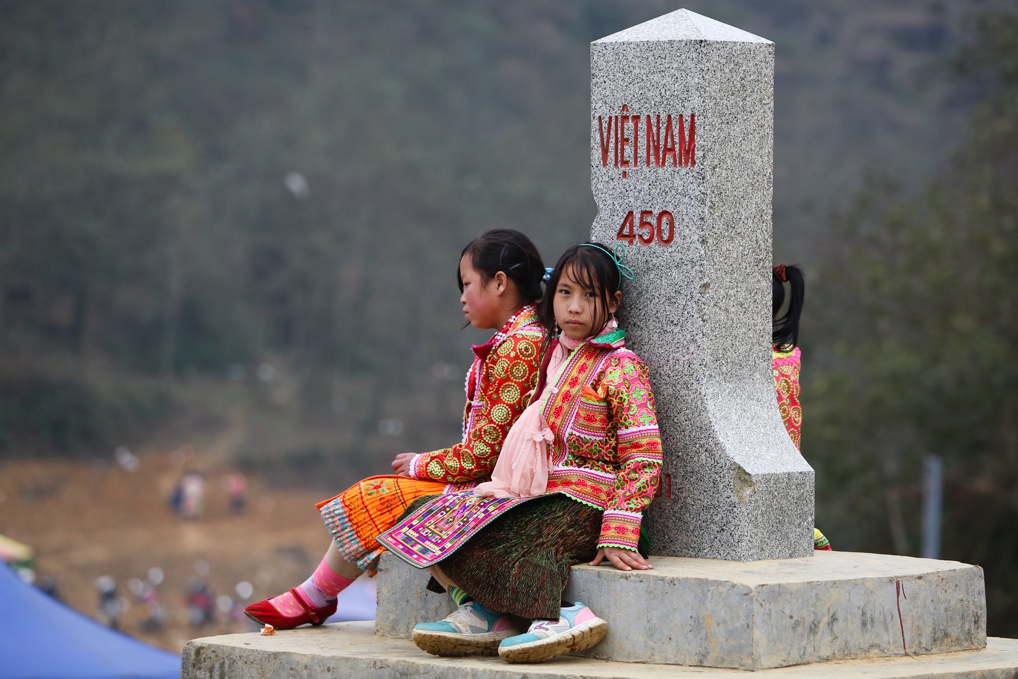 Tre em vung cao ruc ro trong hoi xuan anh 10