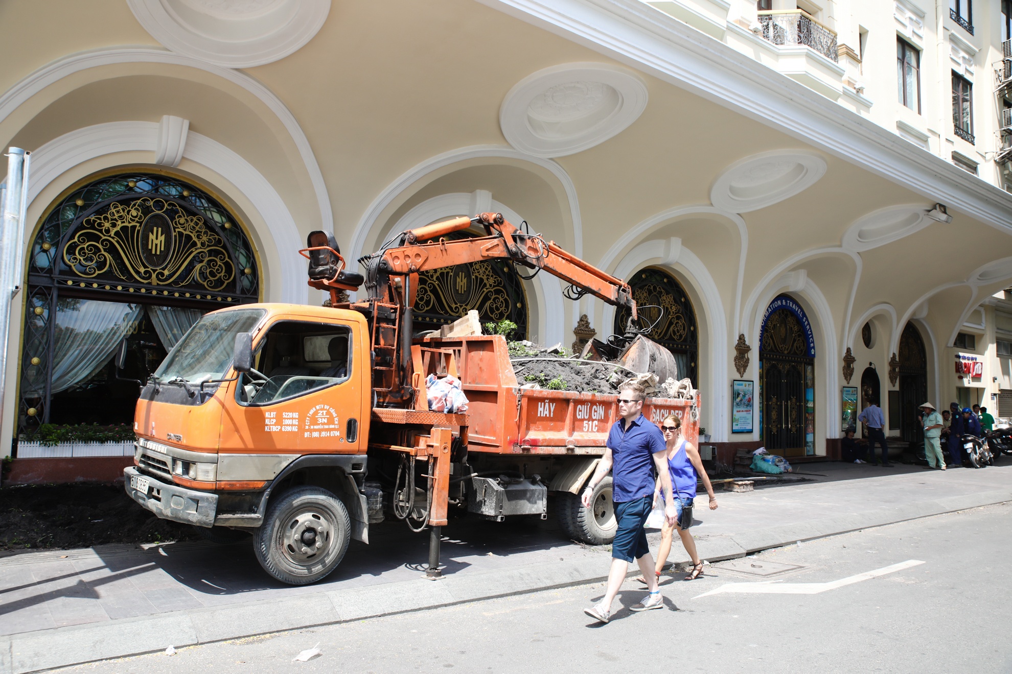 dap bon hoa khach san Majestic anh 12