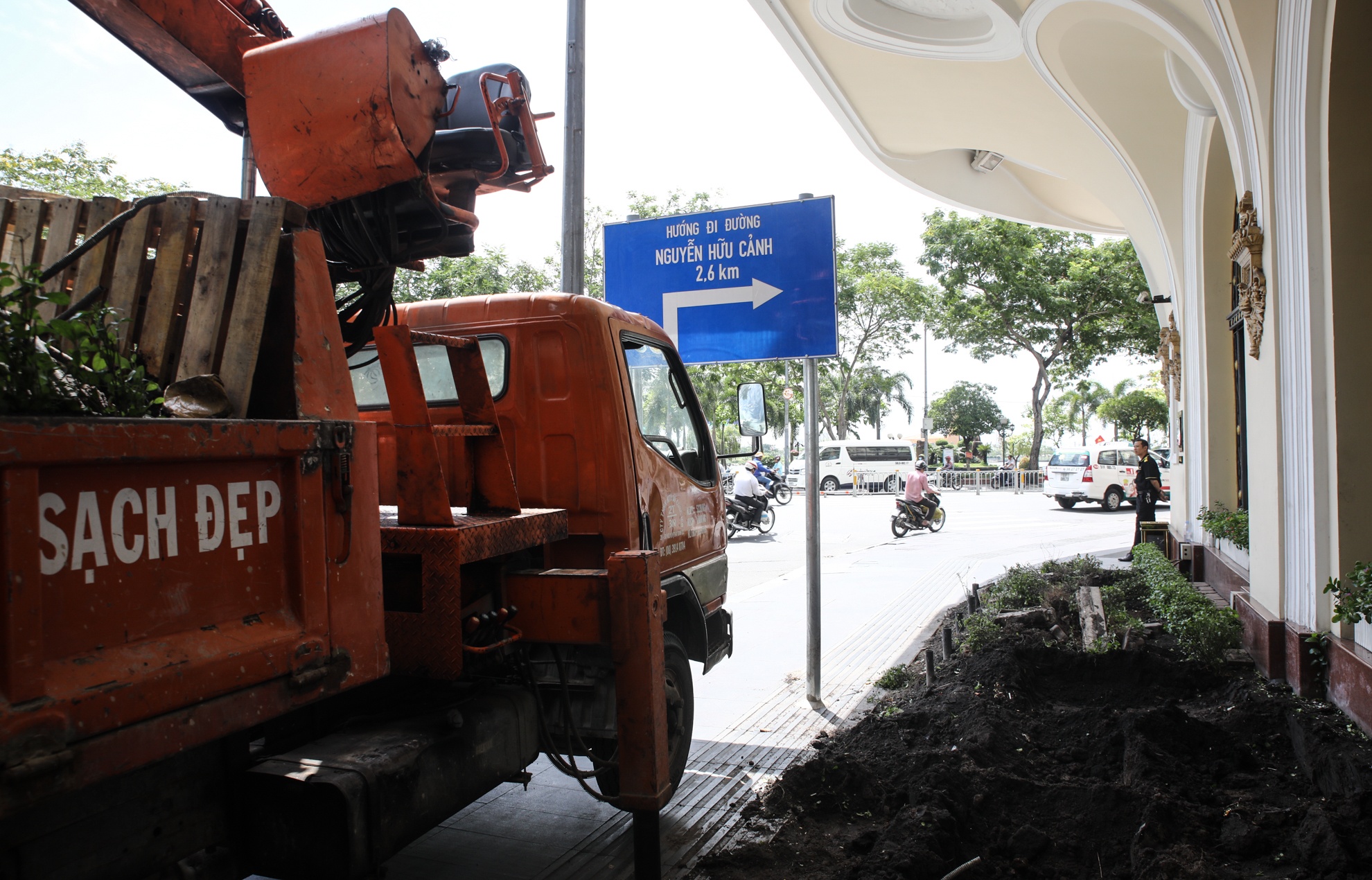 dap bon hoa khach san Majestic anh 13