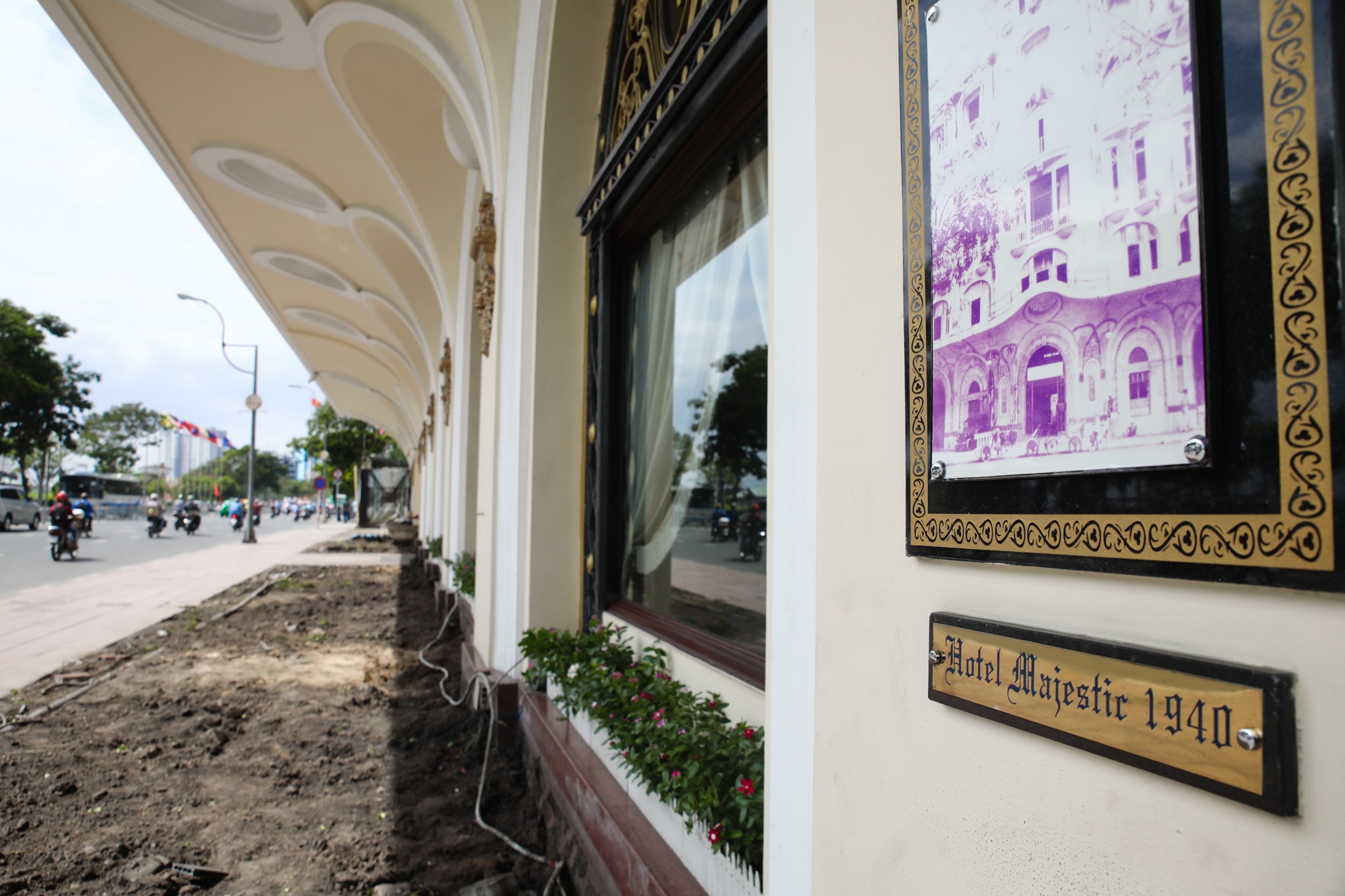 dap bon hoa khach san Majestic anh 8