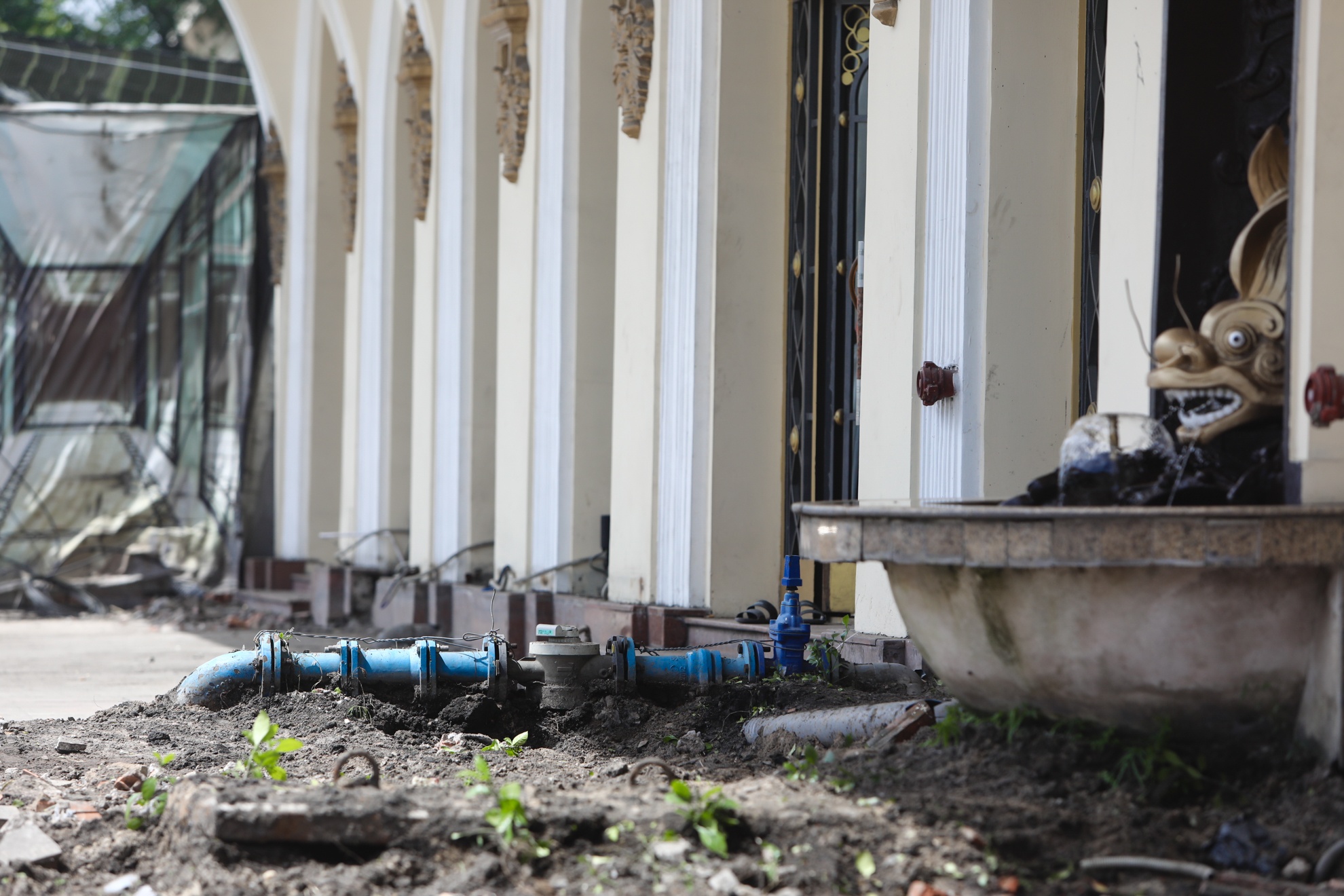 dap bon hoa khach san Majestic anh 10