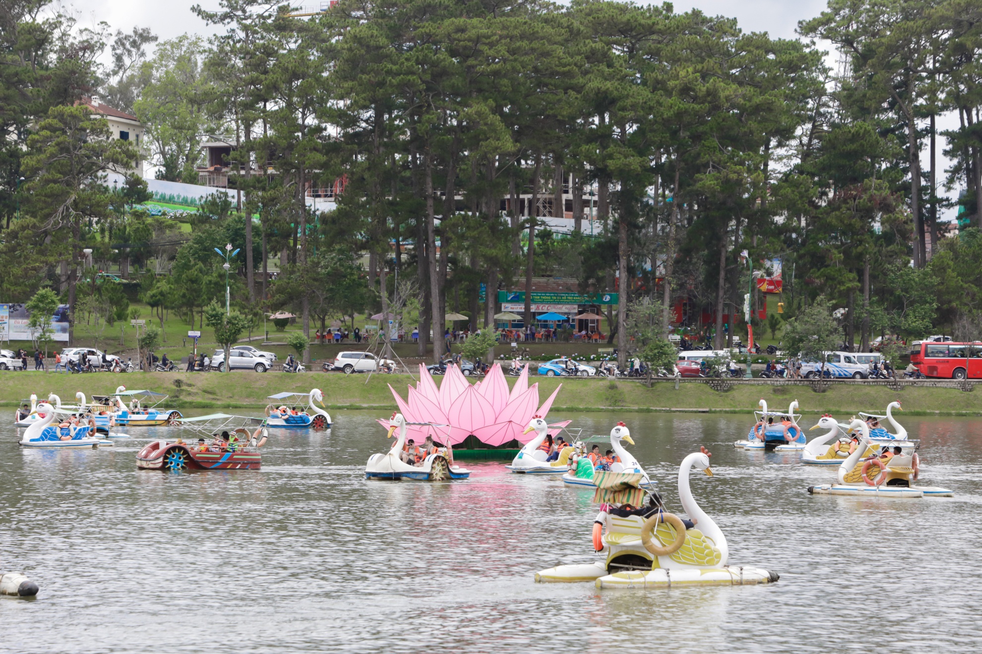 Du khach do ve Da lat le 30/4 anh 12