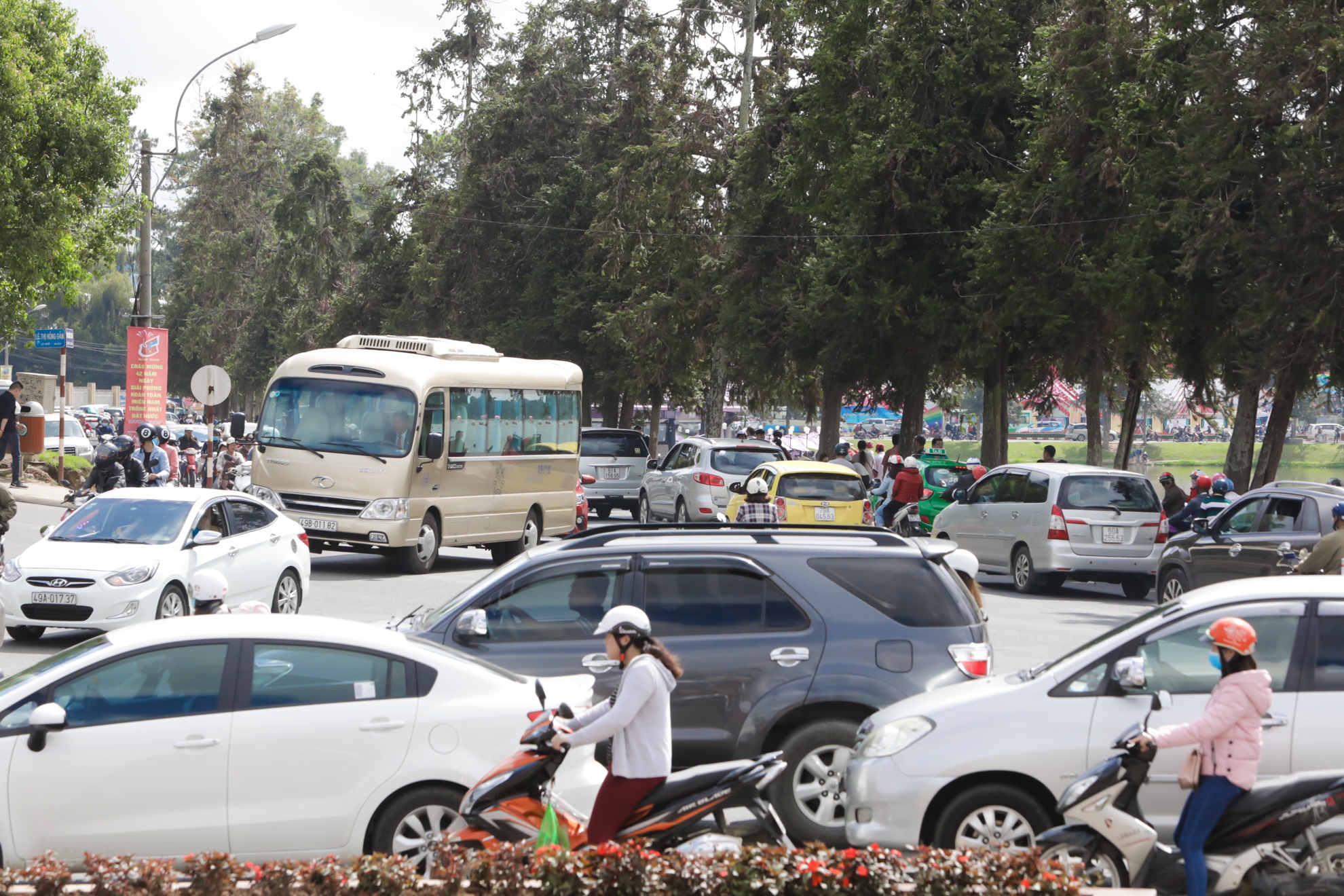 Du khach do ve Da lat le 30/4 anh 2