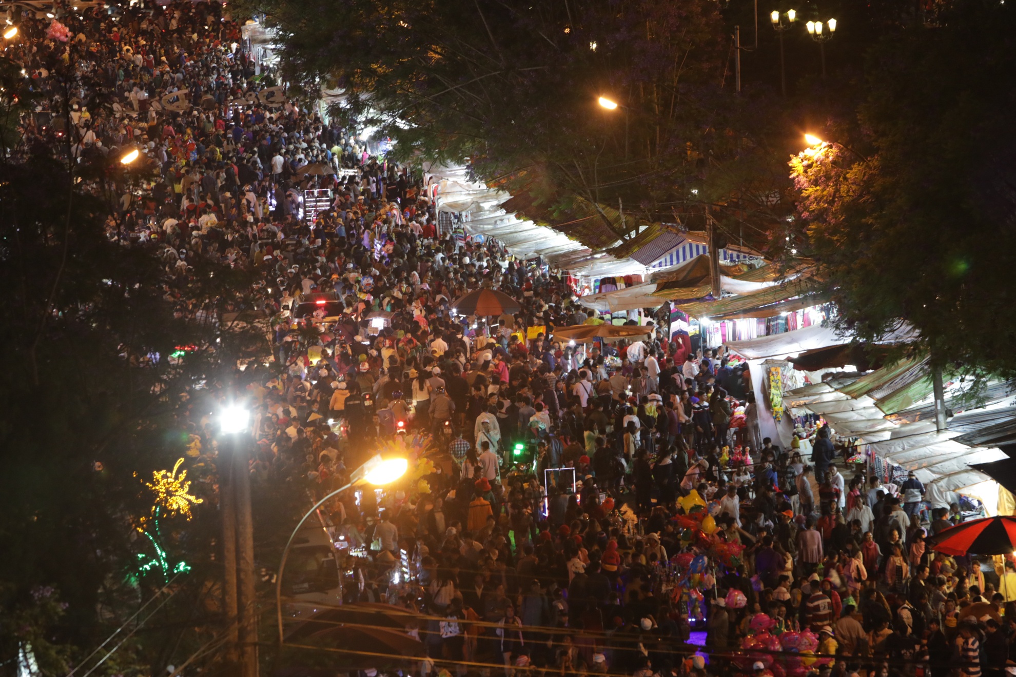 ket xe Da Lat le 30/4 anh 2