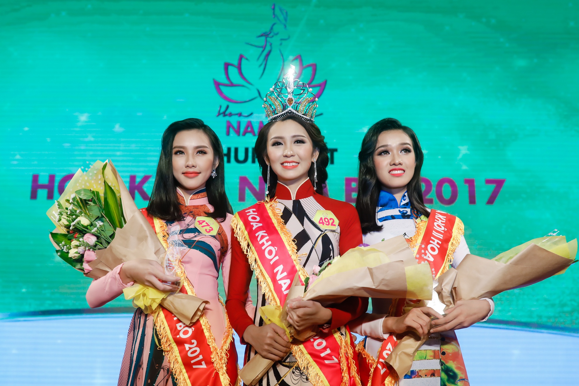 Khoanh khac trong dem chung ket Hoa khoi Nam Bo 2017 hinh anh