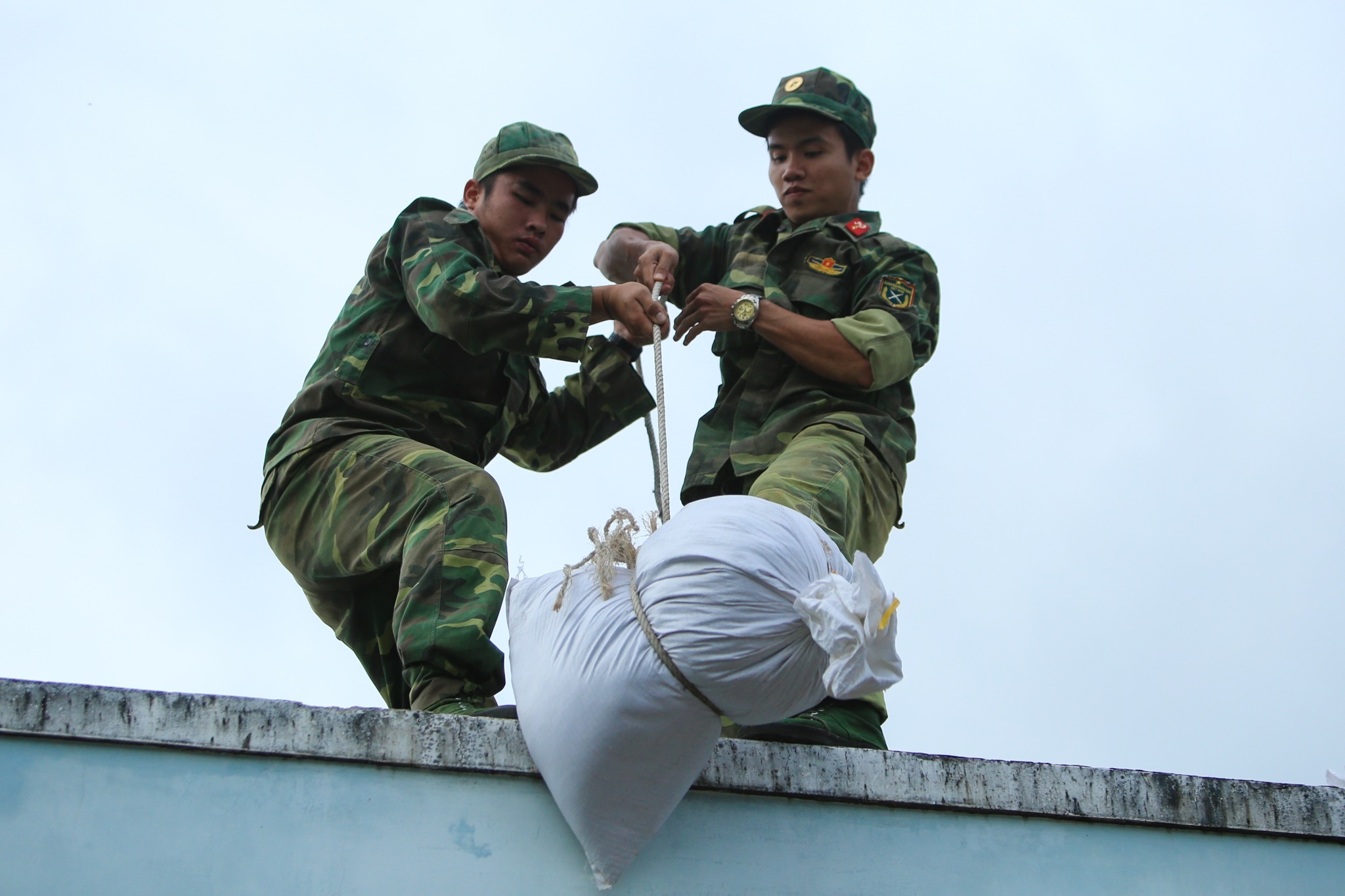 Cong binh giup dan Con Dao chong bao Tempin anh 14