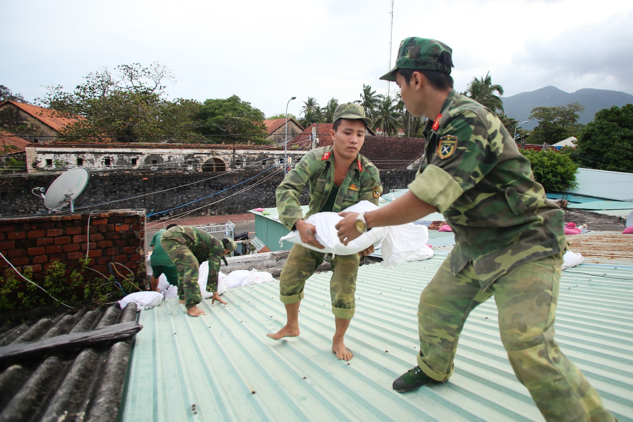Cong binh giup dan Con Dao chong bao Tempin anh 15