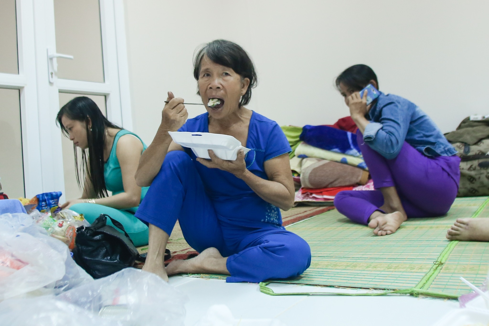 Con Dao phong chong bao Tembin anh 8