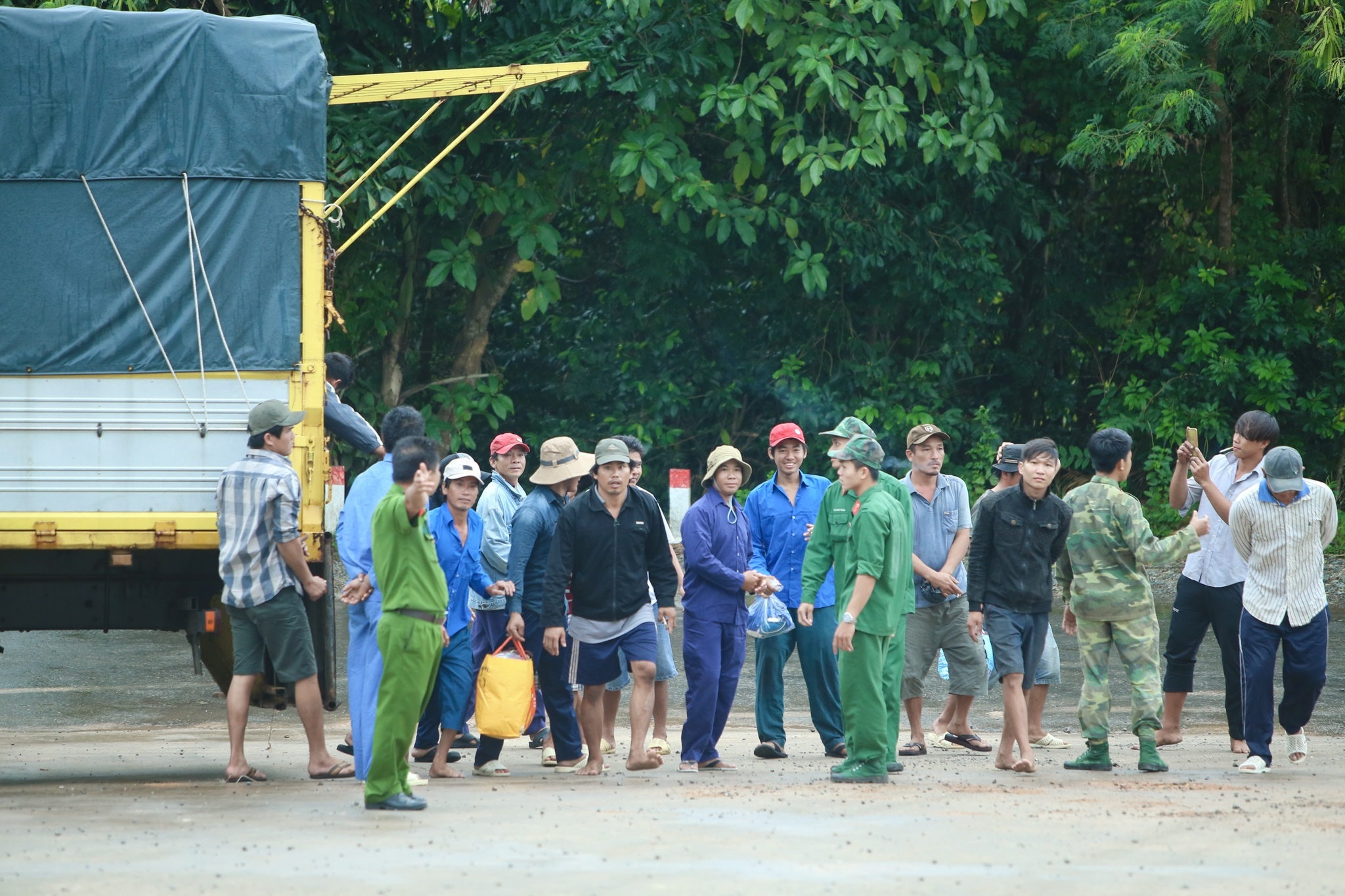 Con Dao phong chong bao Tembin anh 4