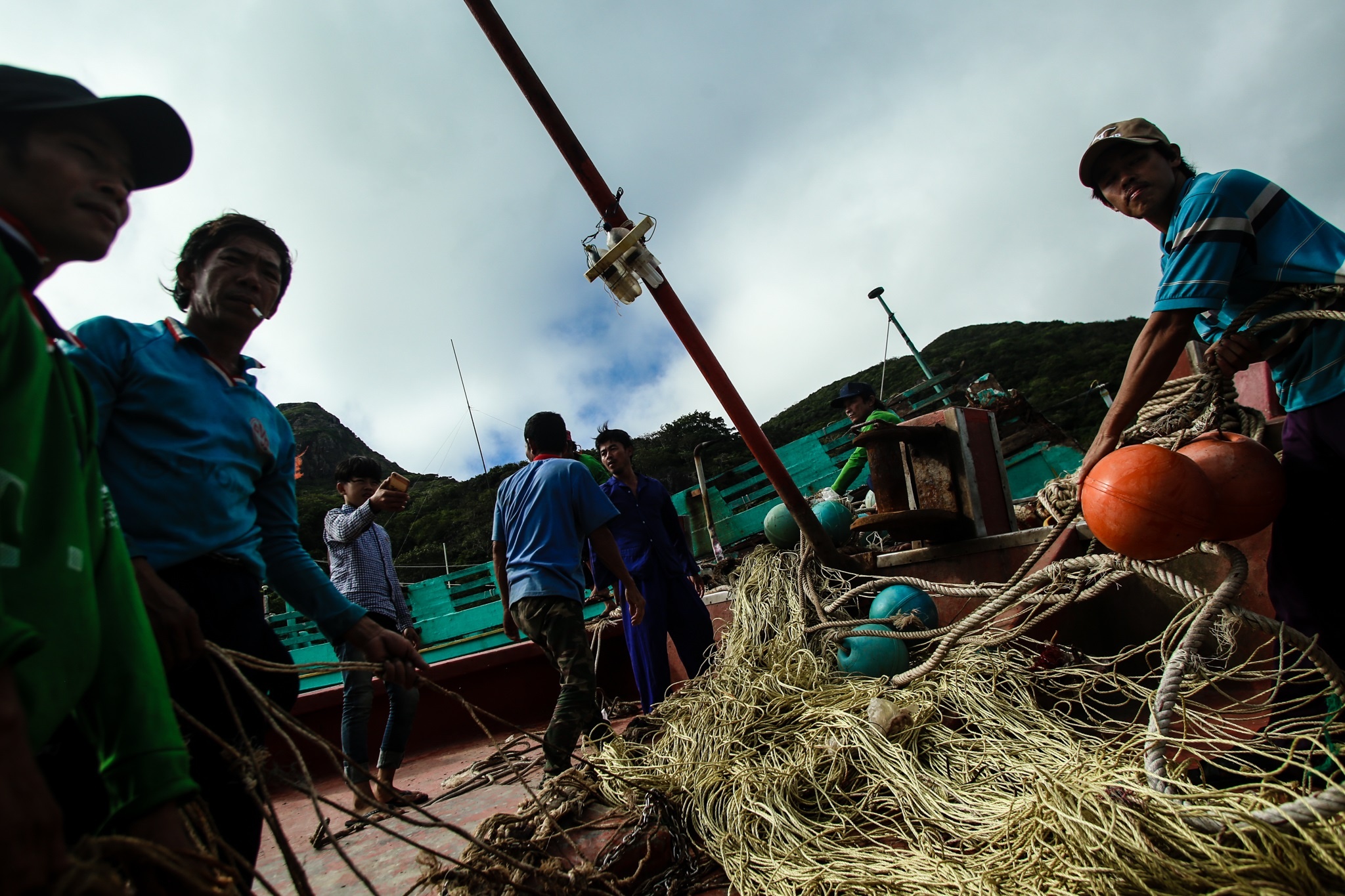 Hang loat tau chim va hu hong o Con Dao vi bao tembin anh 14