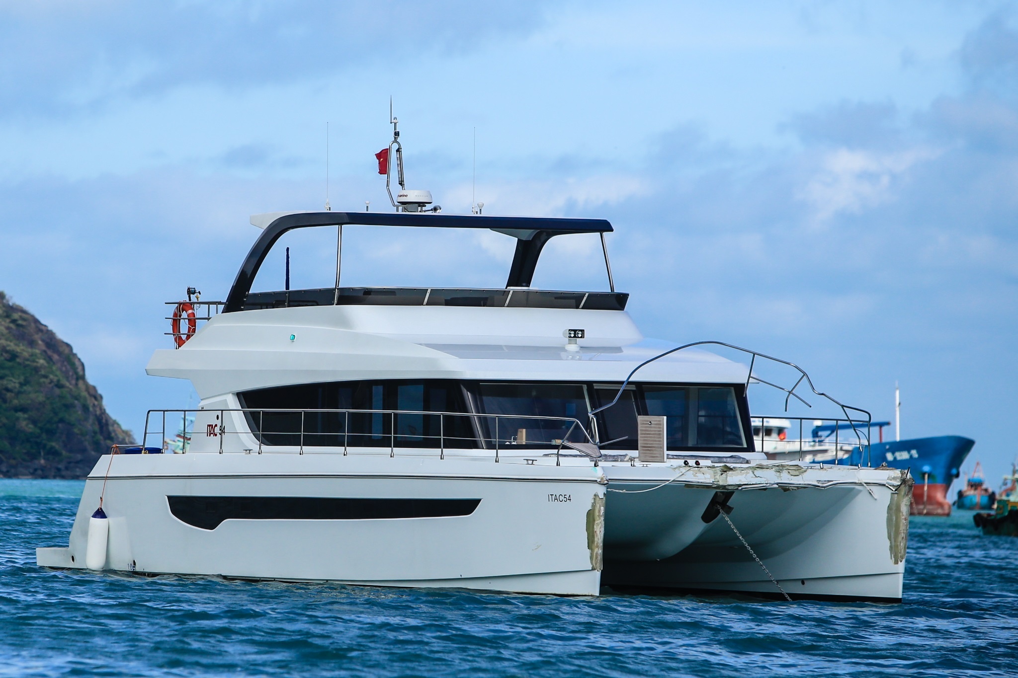 Hang loat tau chim va hu hong o Con Dao vi bao tembin anh 18